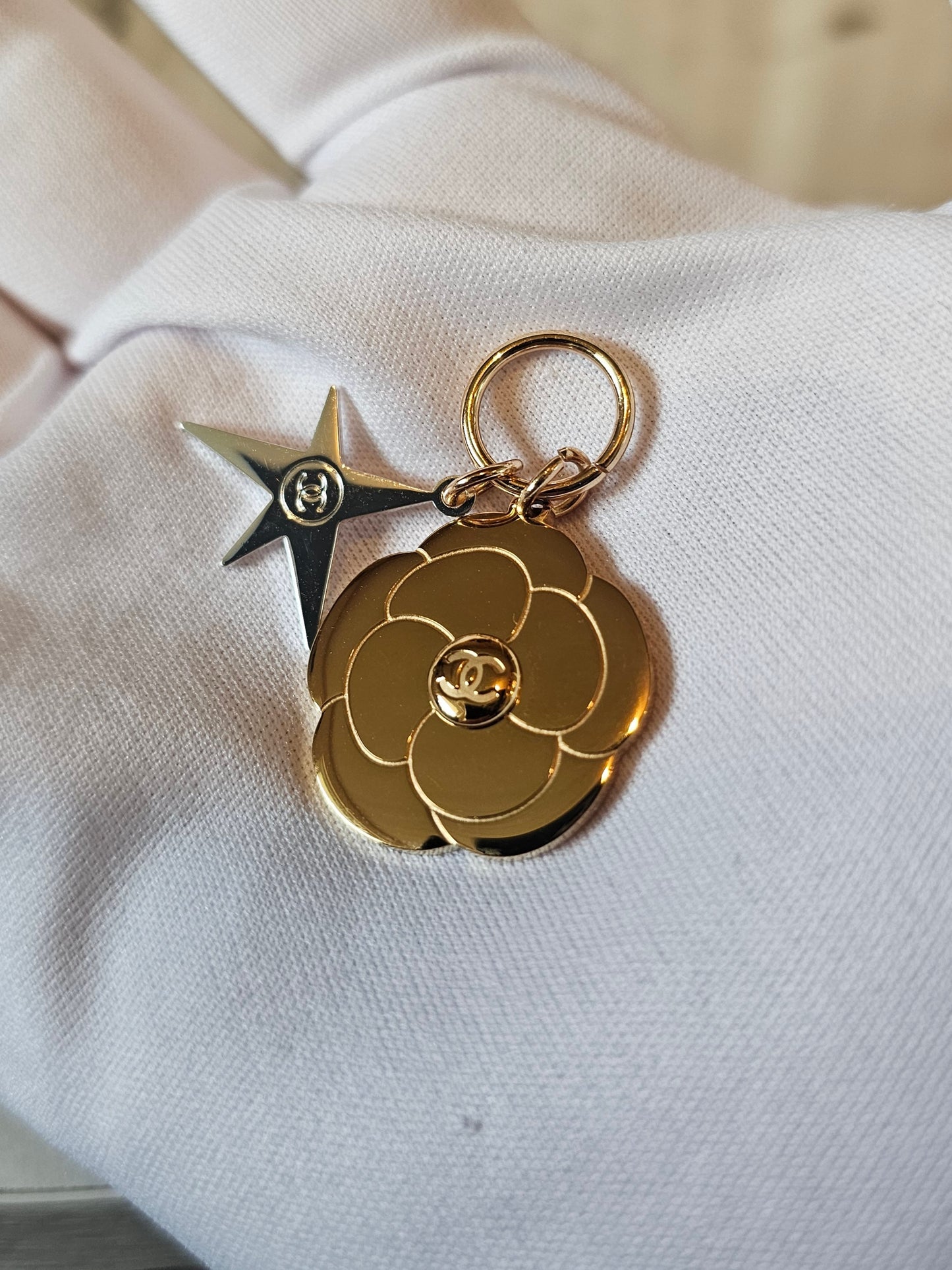 Chanel vedhæng/bagcharm, golden flower.