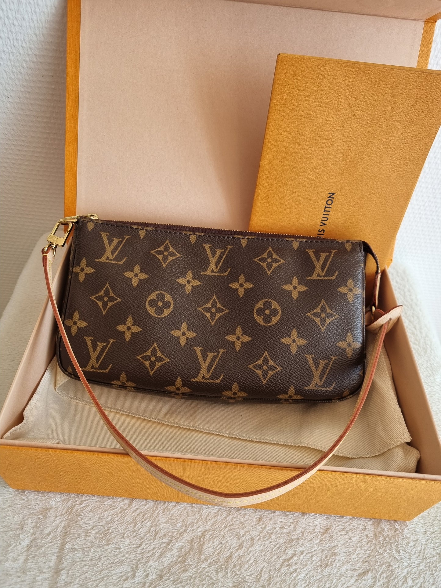 Louis vuitton pochette accesories NM I monogram kanvas.