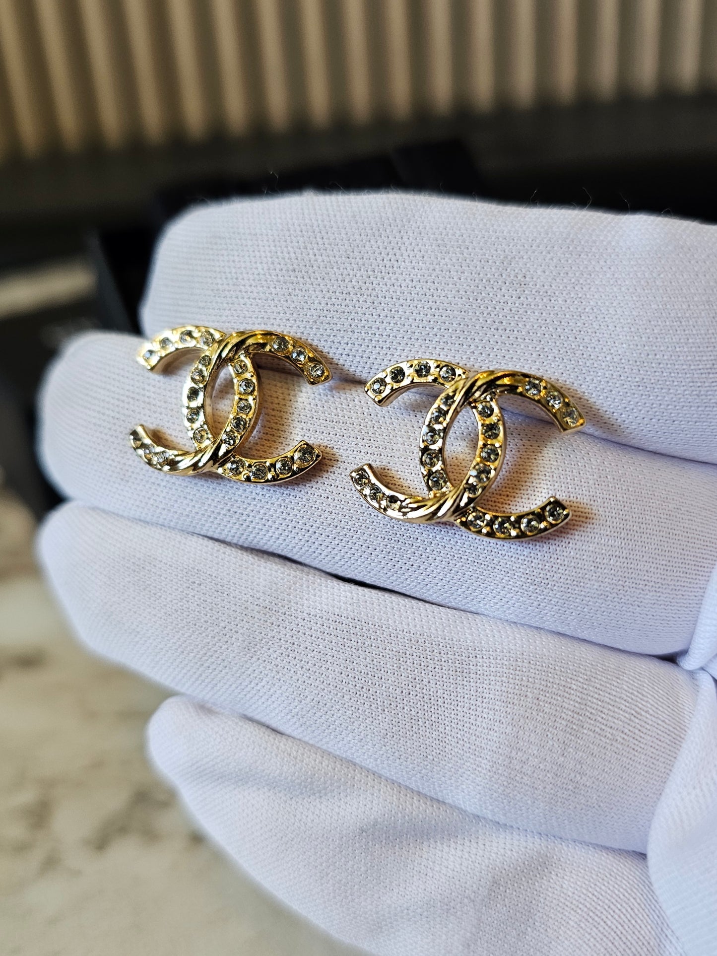 Chanel øreringe, Golden with stones.