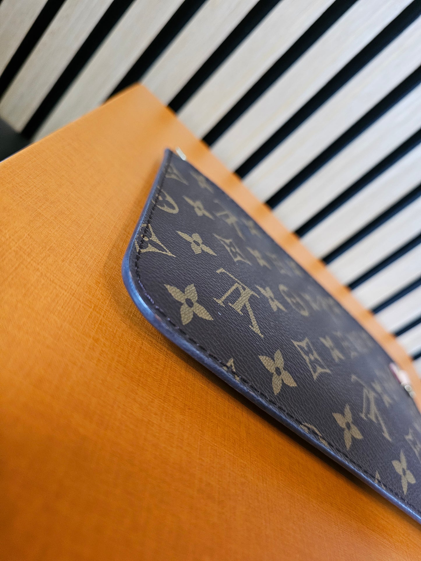Louis Vuitton Clutch I Monogram - fra neverfull MM.