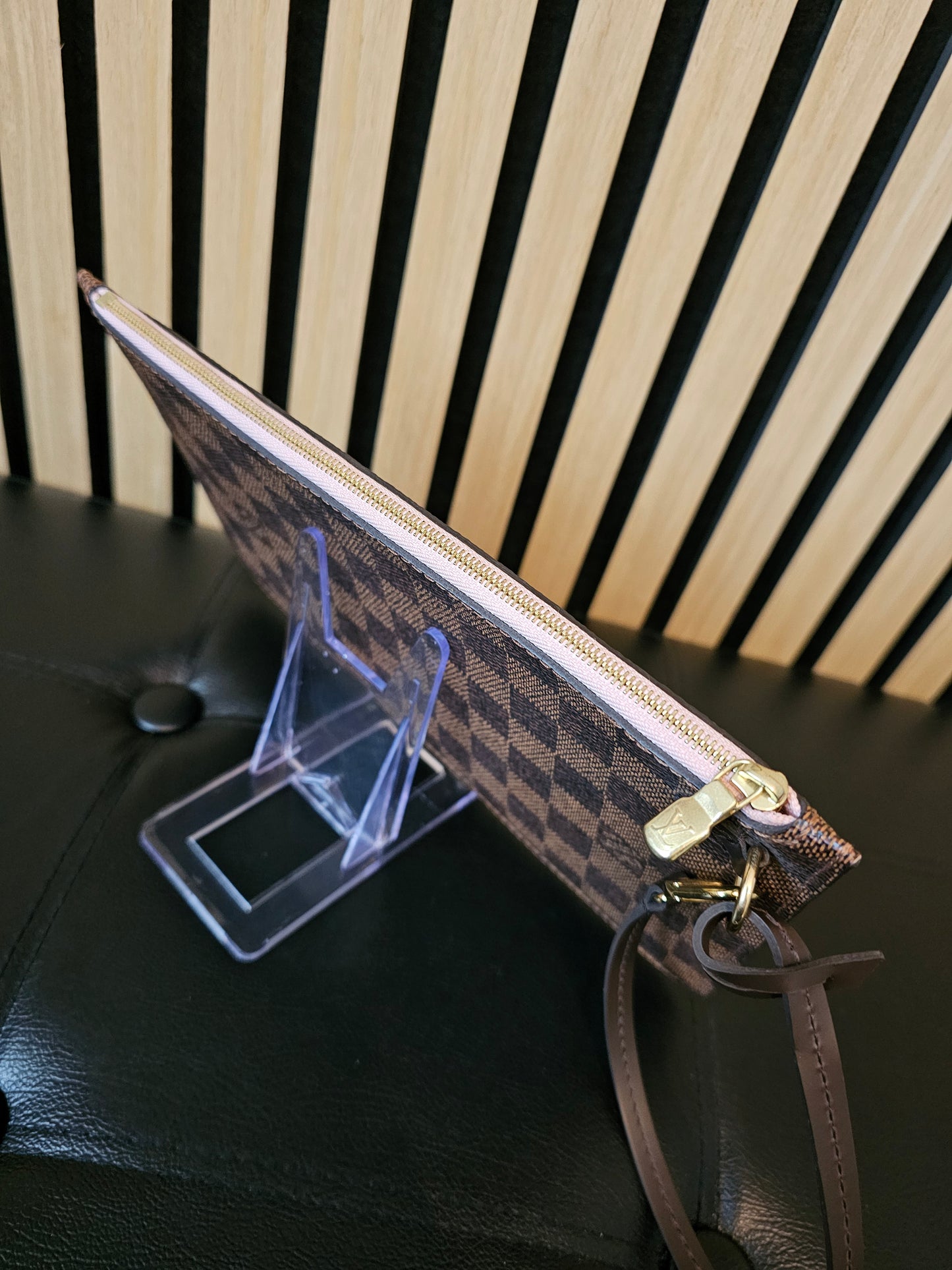 Louis Vuitton clutch I damier ebene - fra neverfull MM.