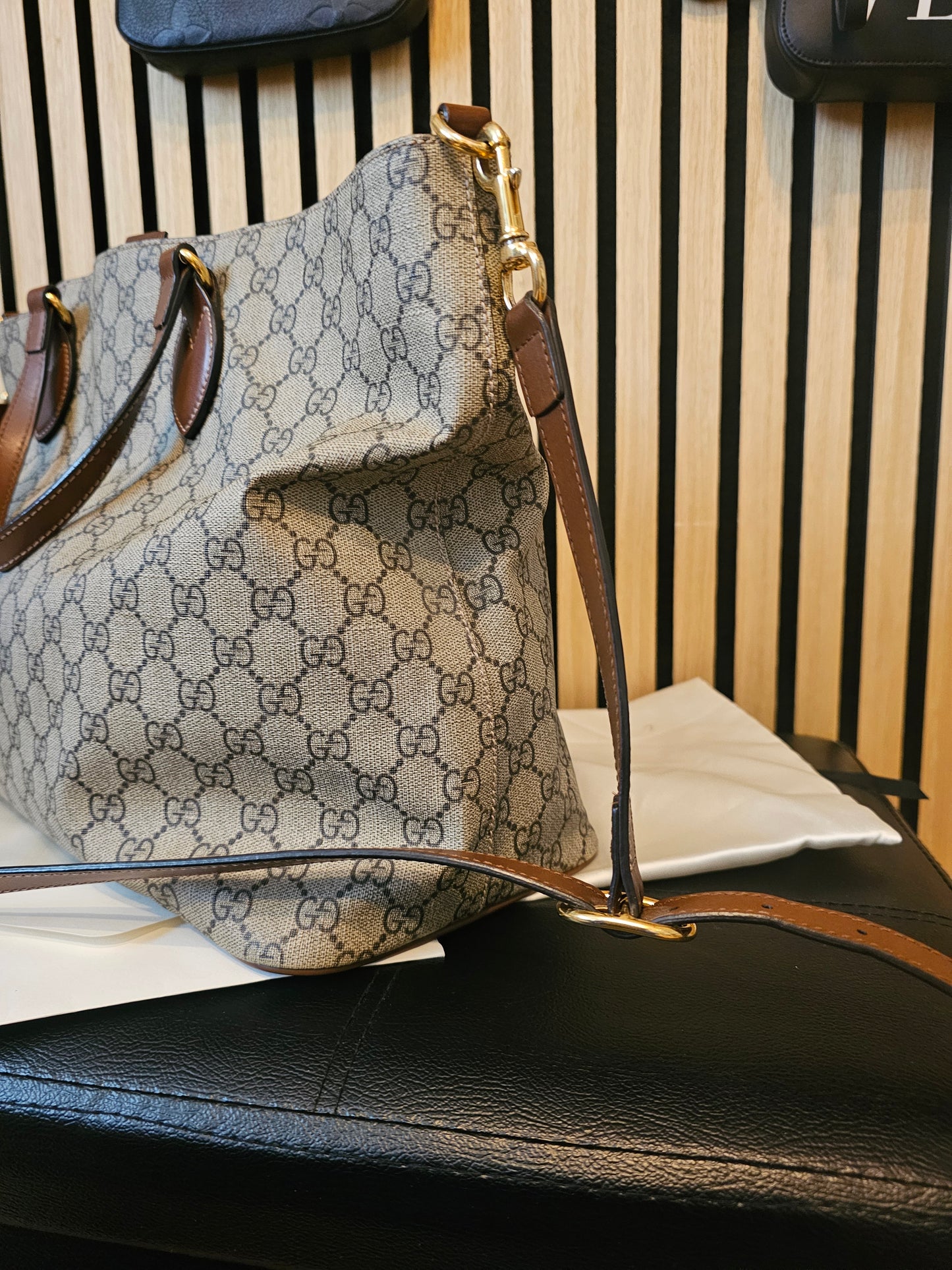 Gucci tote bag with shoulder strap- Supreme GG.