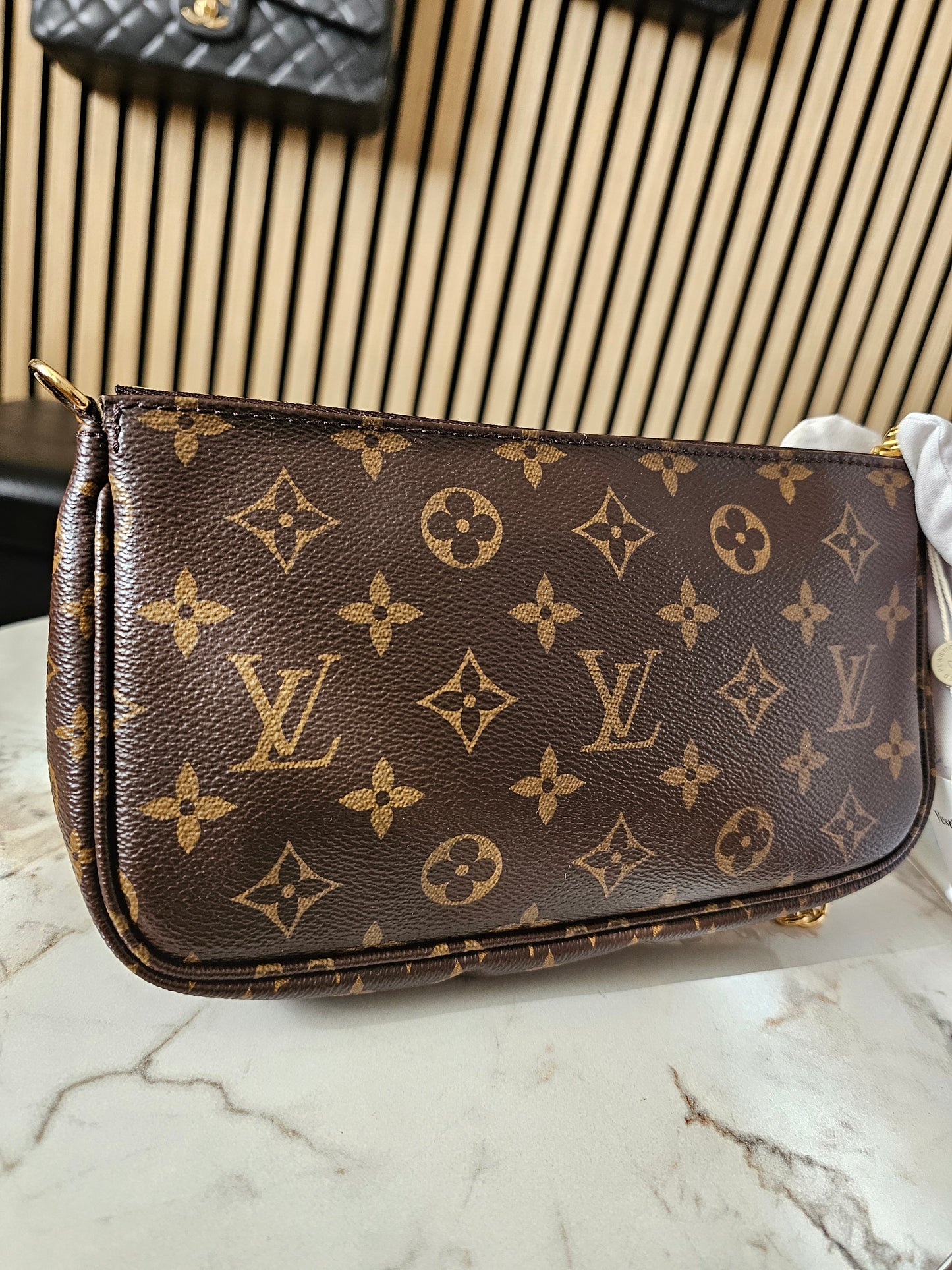 Louis vuitton large pochette accesories. Monogram kanvas.