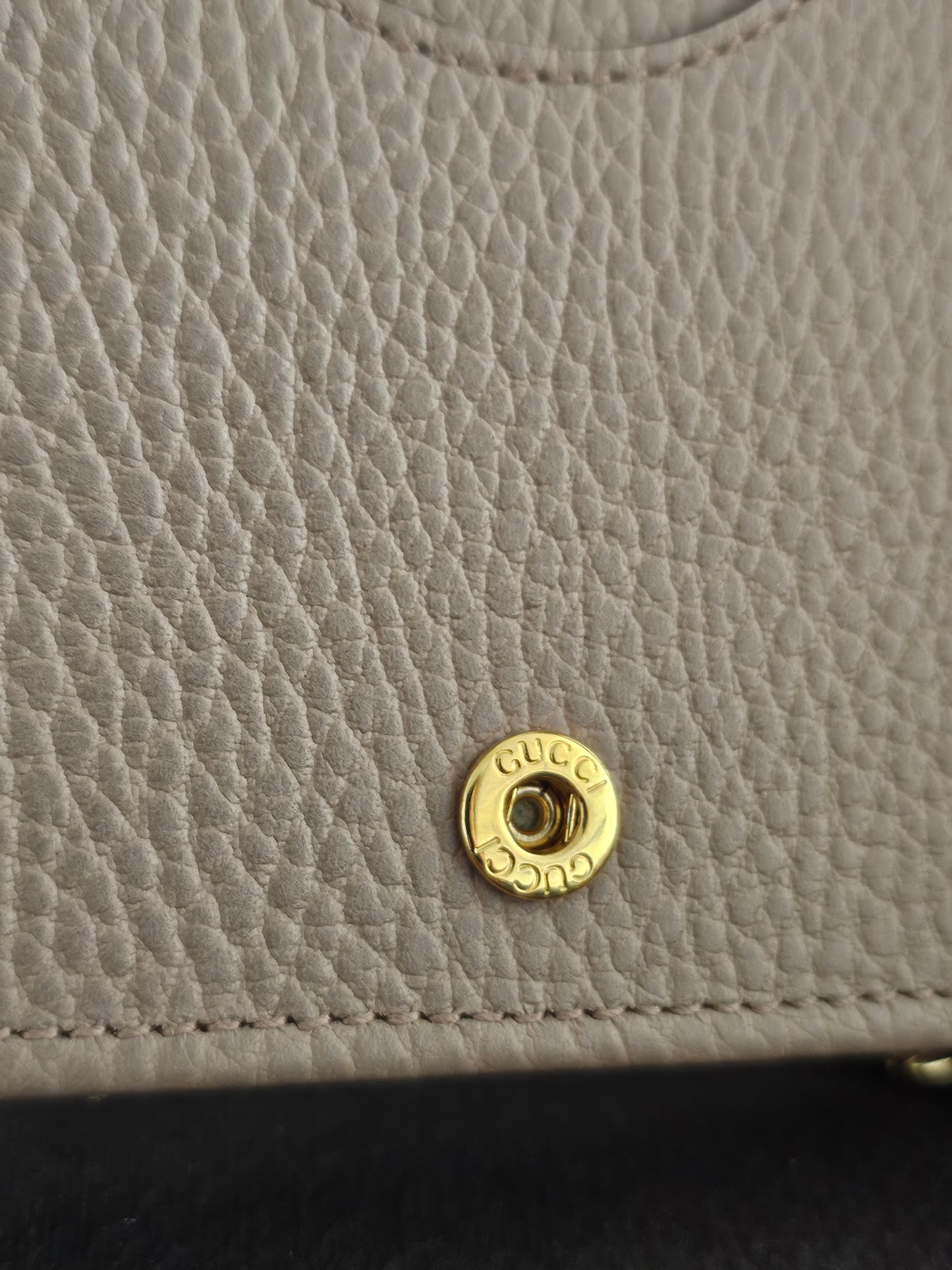 Gucci wallet on chain - Nude.