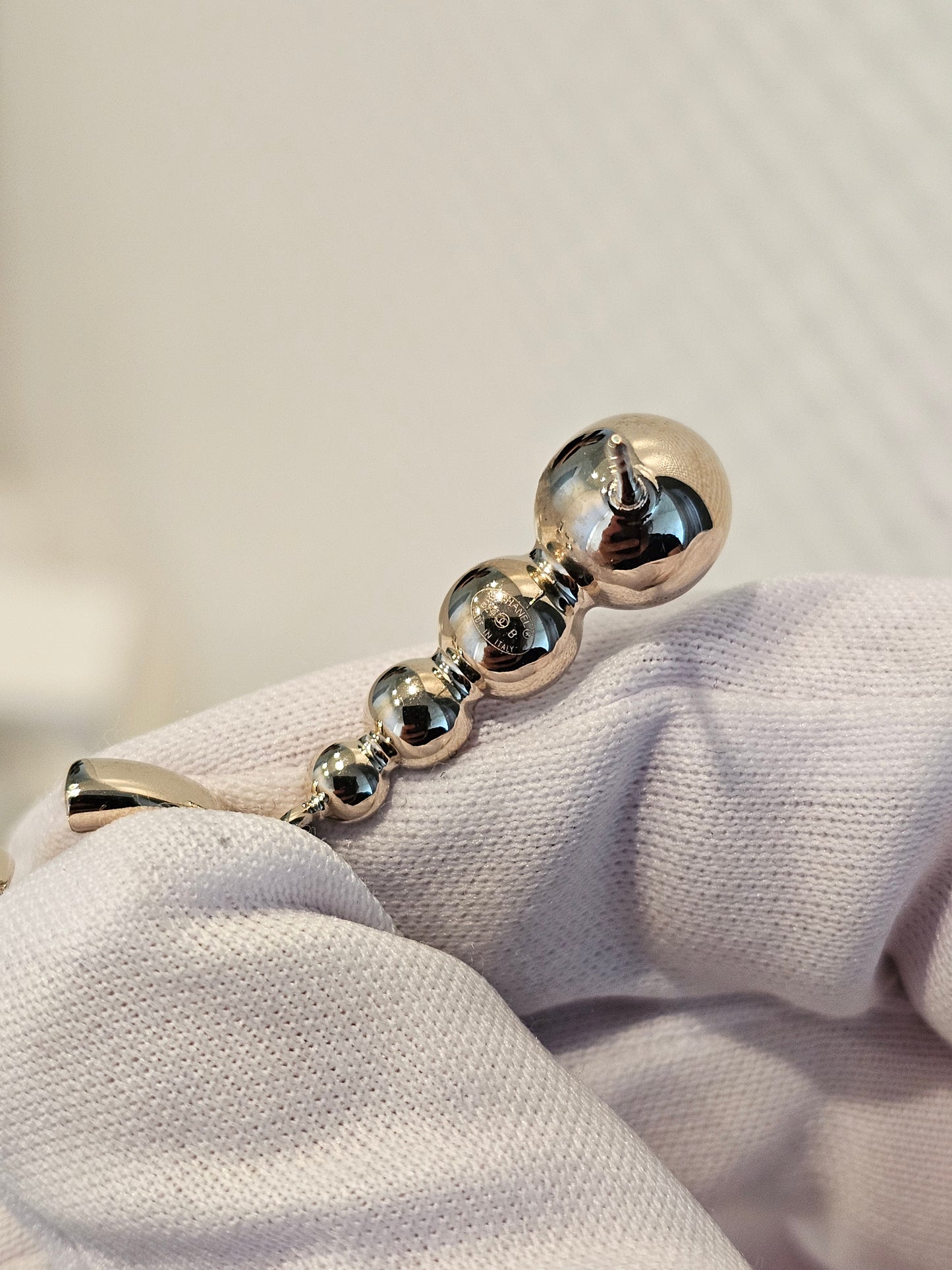 ABE124 Chanel øreringe- CC pendant with stones.