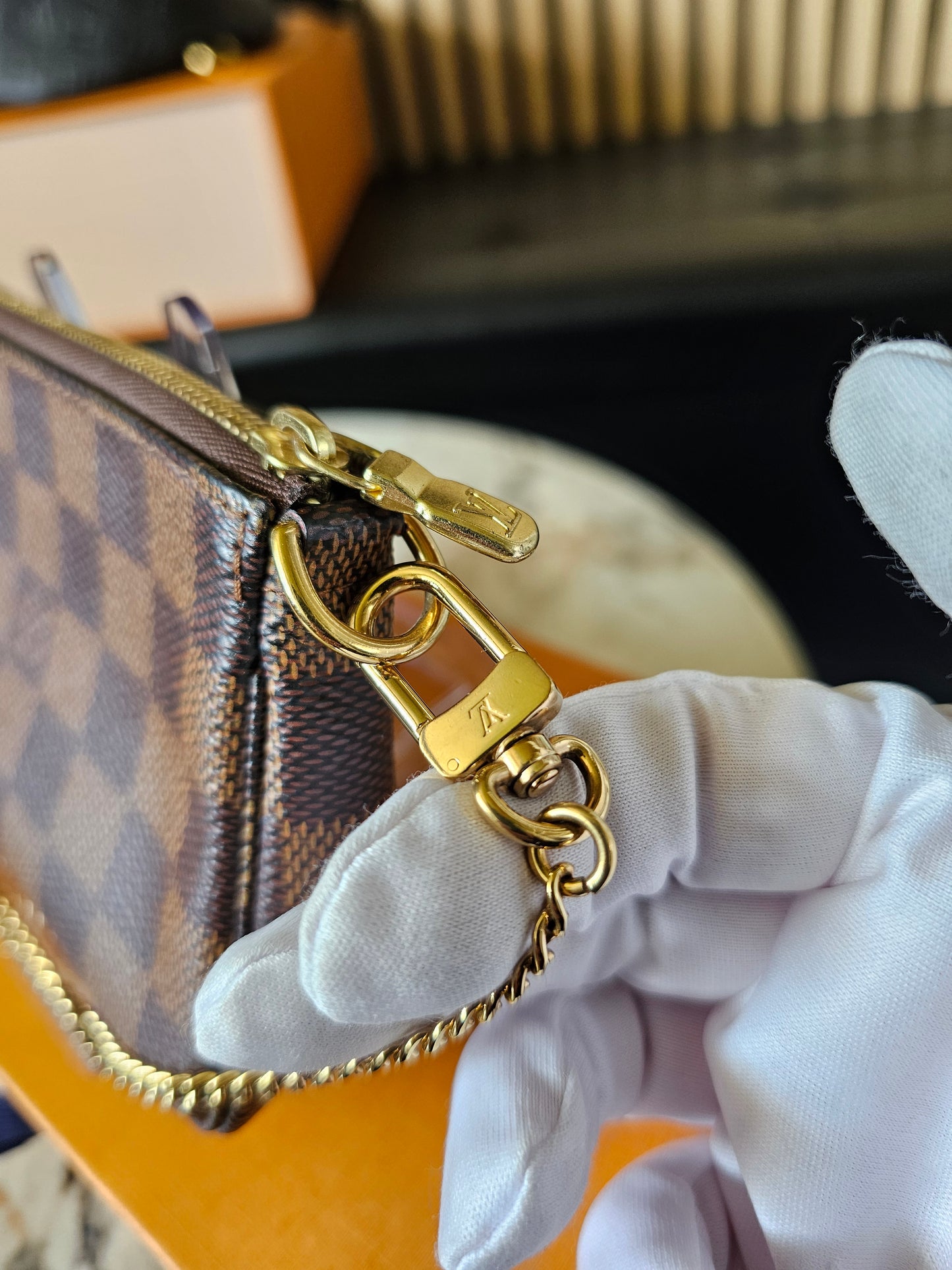 Louis Vuitton - mini pochette Acc. Damier ebene.