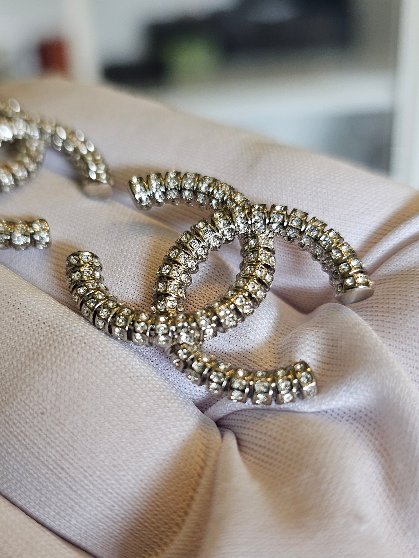 ABA538 Chanel øreringe - XL CC earrings silver with crystals.