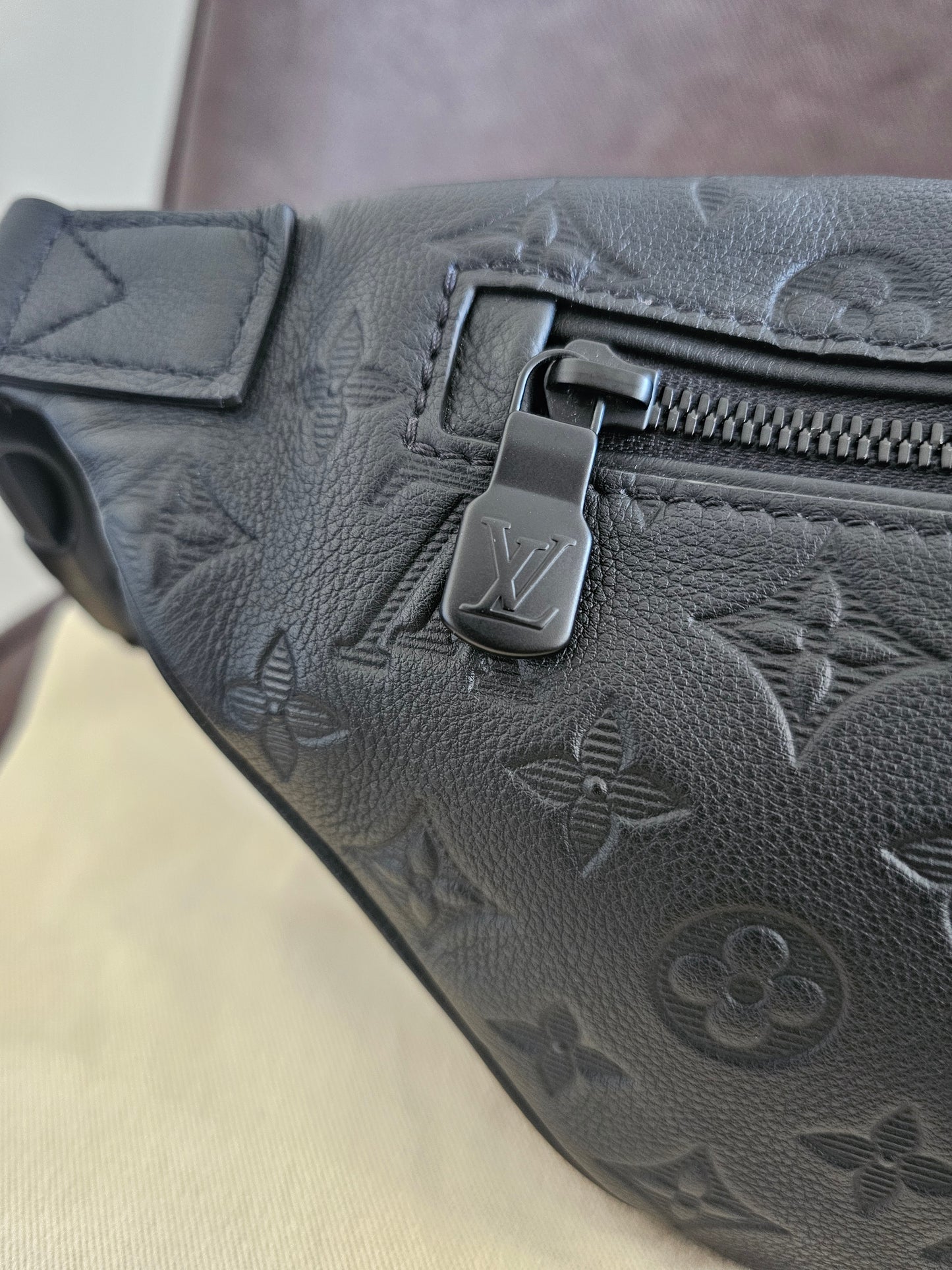 M46036 - Louis Vuitton Bumbag - Discovery PM, Black monogram