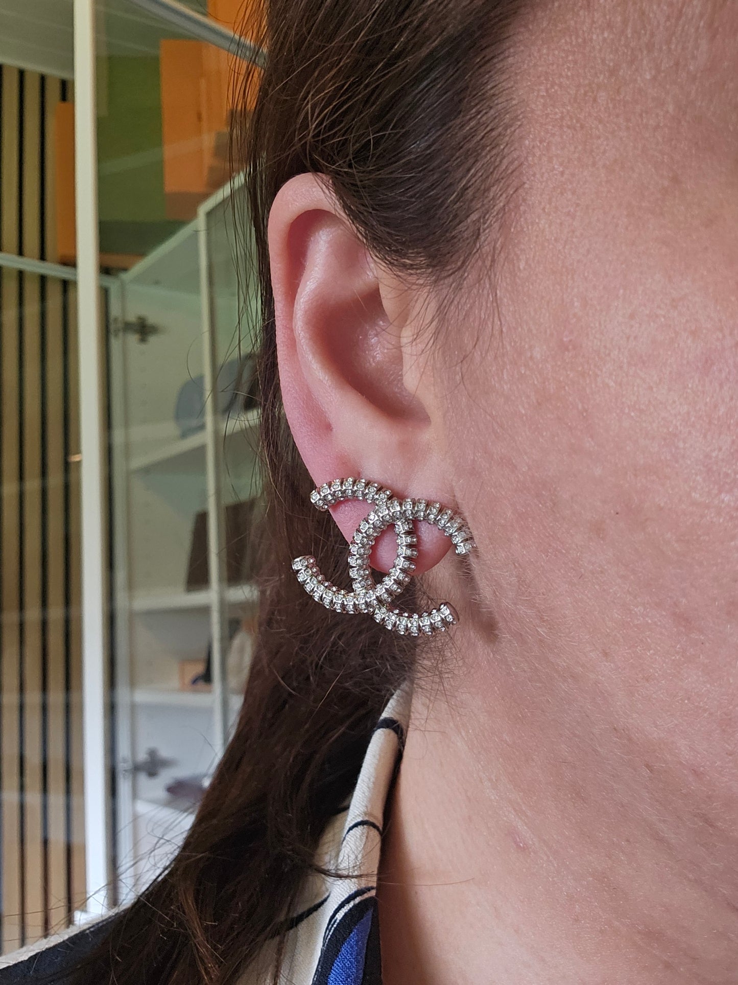 ABA538 Chanel øreringe - XL CC earrings silver with crystals.