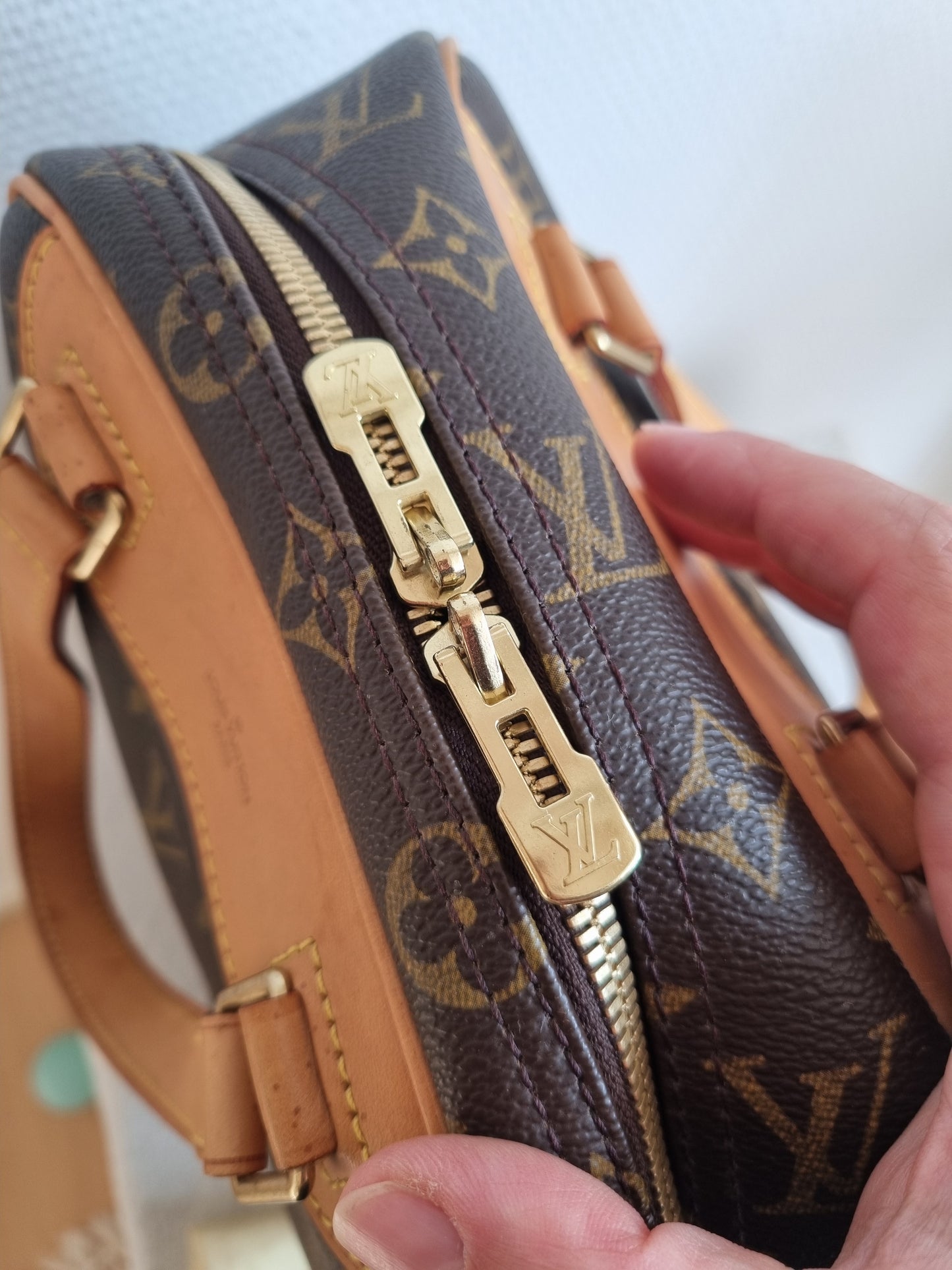 M41450 - Louis Vuitton Excursion Shoe Case handbag.