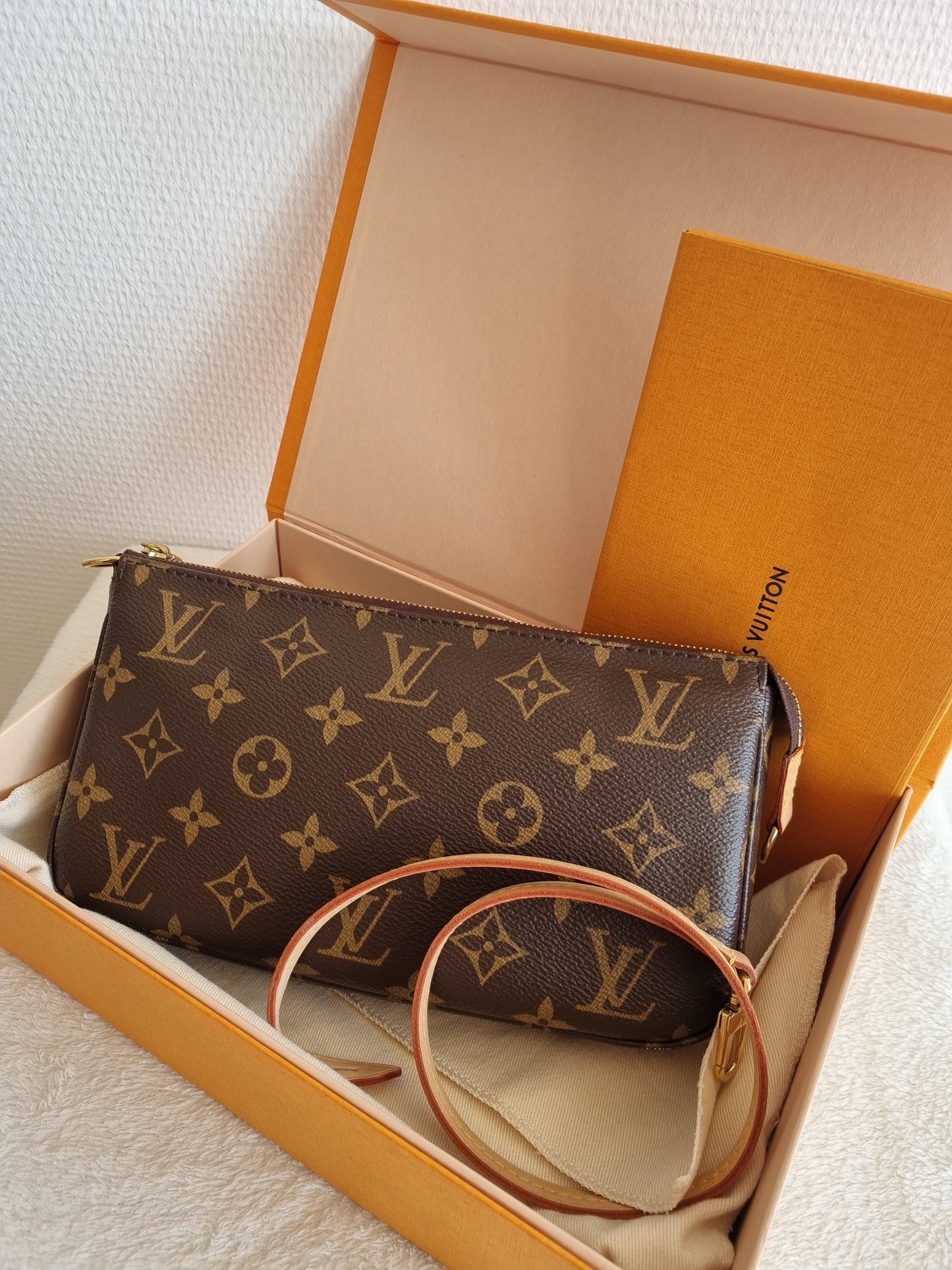 Louis vuitton pochette accesories NM I monogram kanvas.