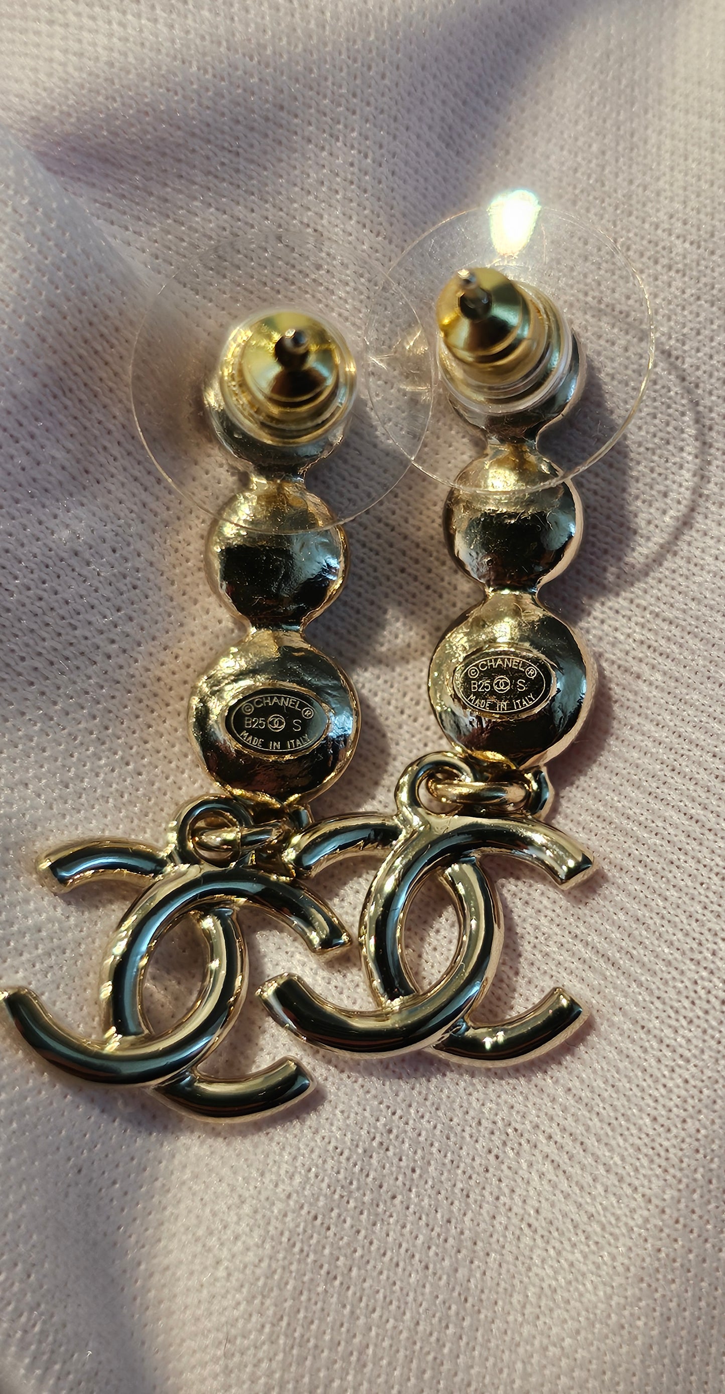 ABC188 Chanel øreringe - Golden pendants with Stones and CC.