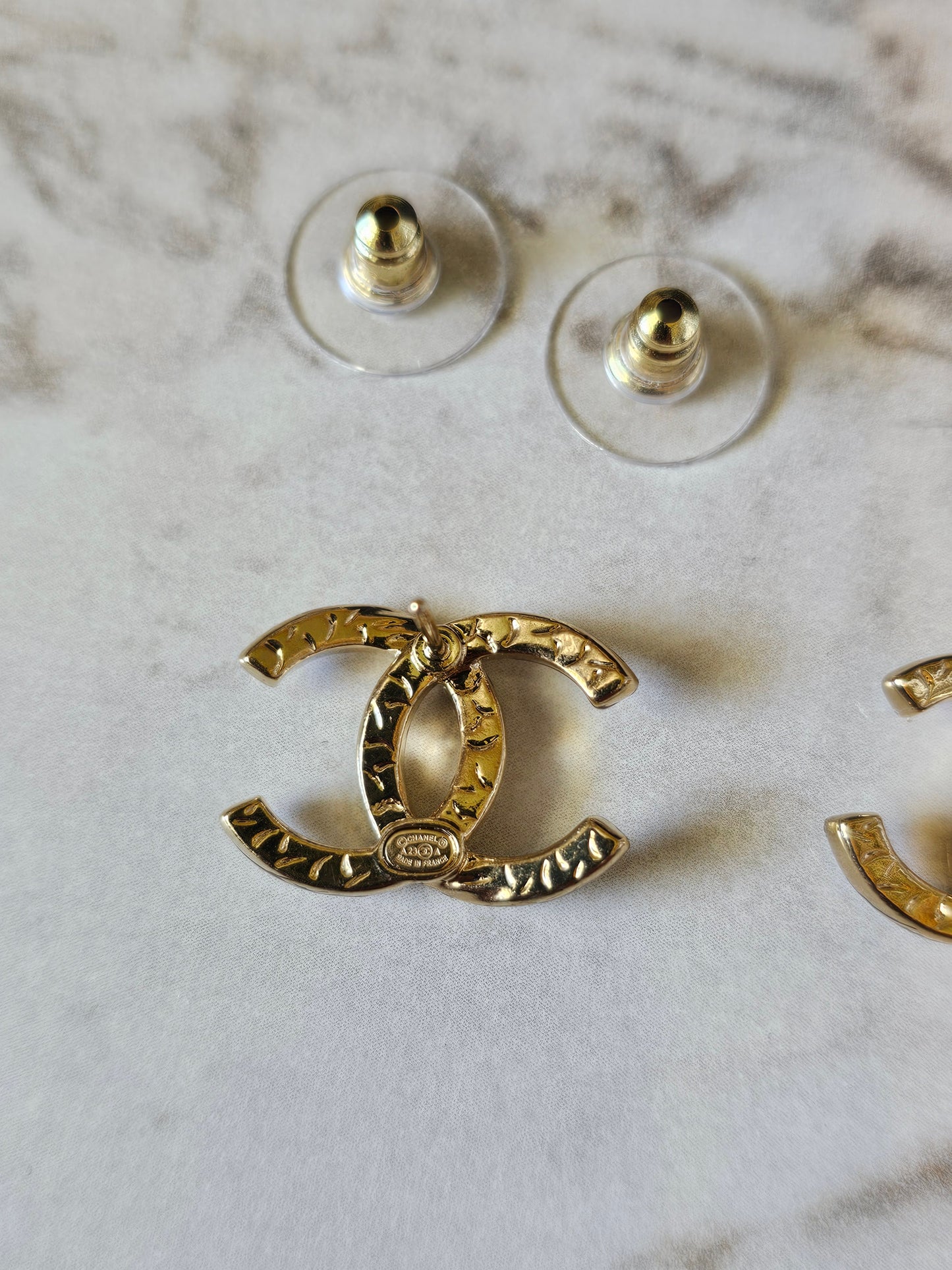 Chanel øreringe, Golden with stones.