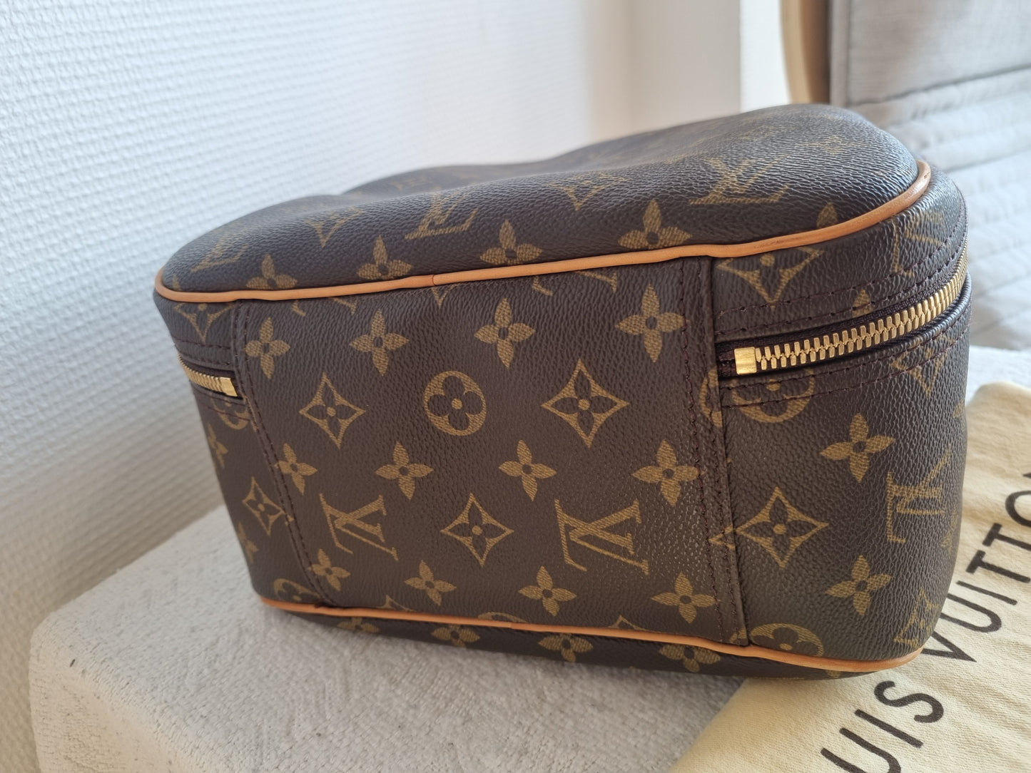 M41450 - Louis Vuitton Excursion Shoe Case handbag.