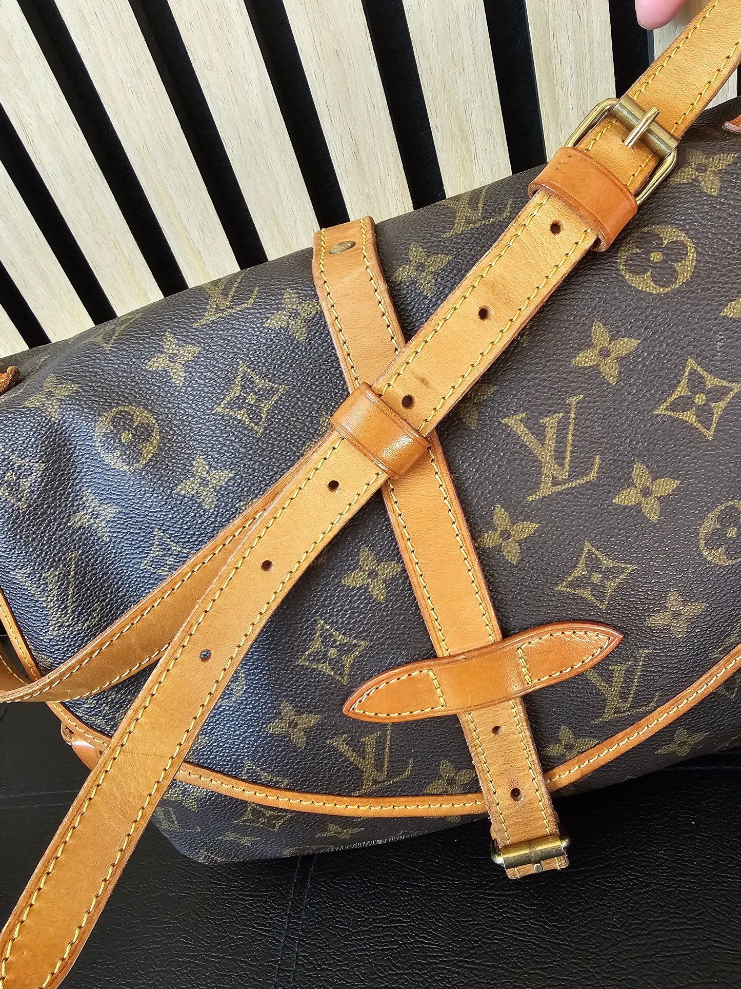 M42256 - Louis Vuitton - Saumur 30 monogram kanvas.