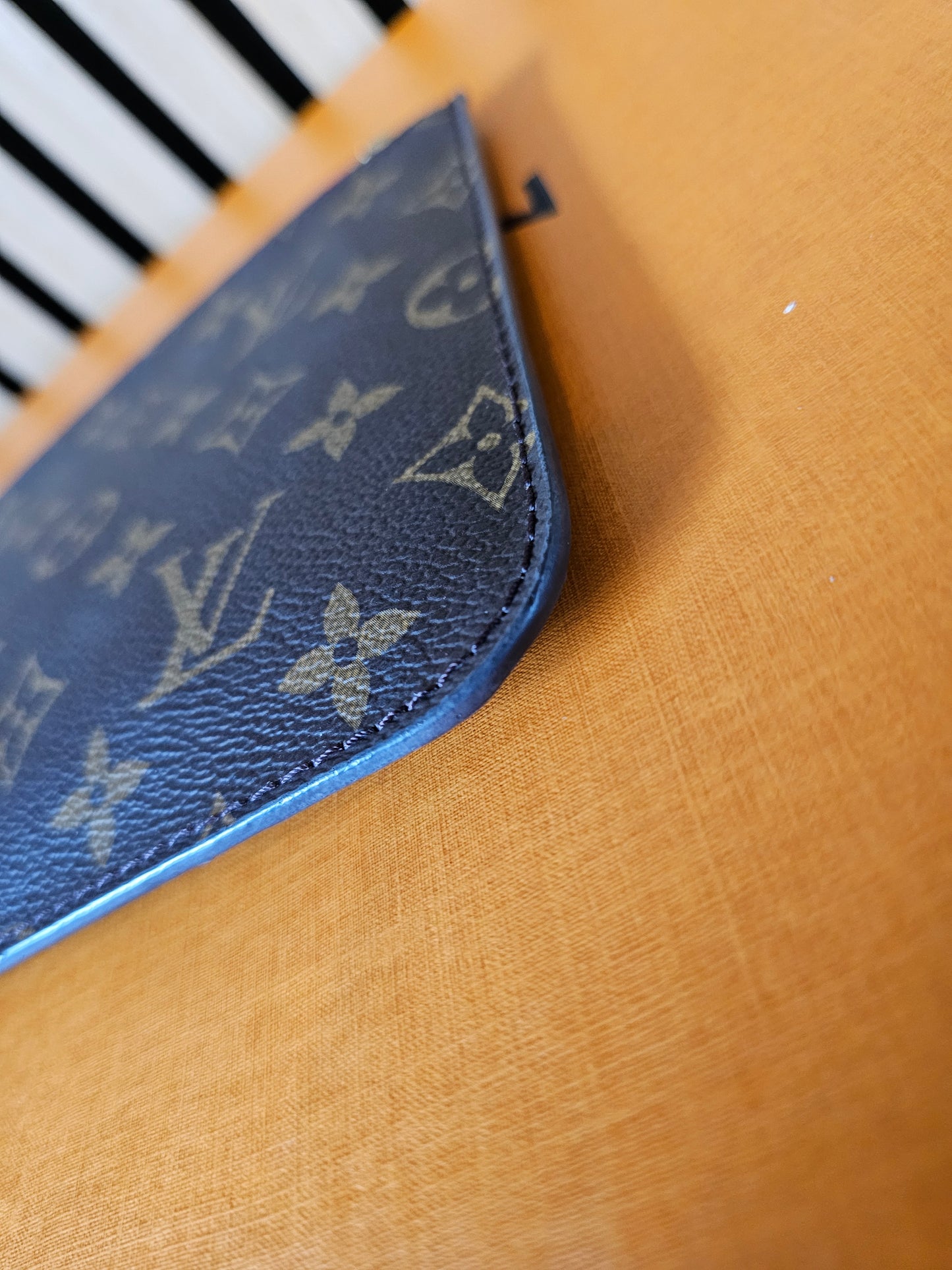 Louis Vuitton Clutch I Monogram - fra neverfull MM.