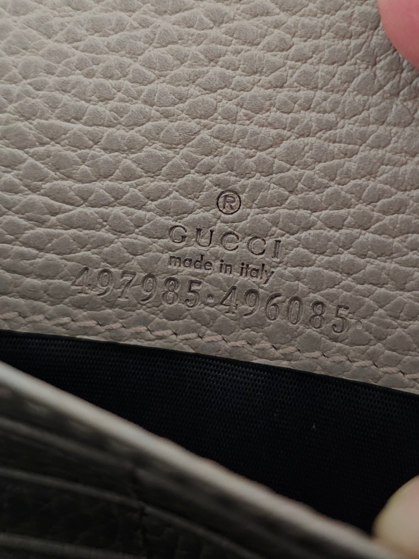 Gucci wallet on chain - Nude.