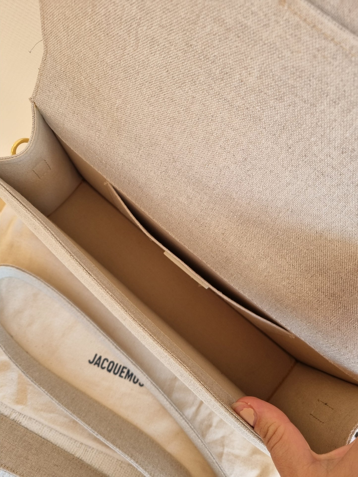Jacquemus Le bambino, top handle. Large.