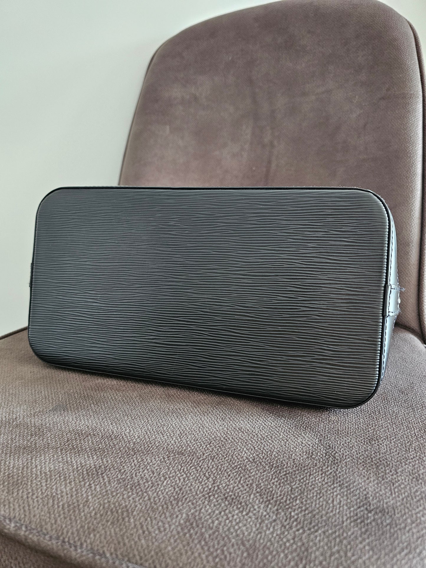 Louis Vuitton Alma PM, Black epi leather, SHW.