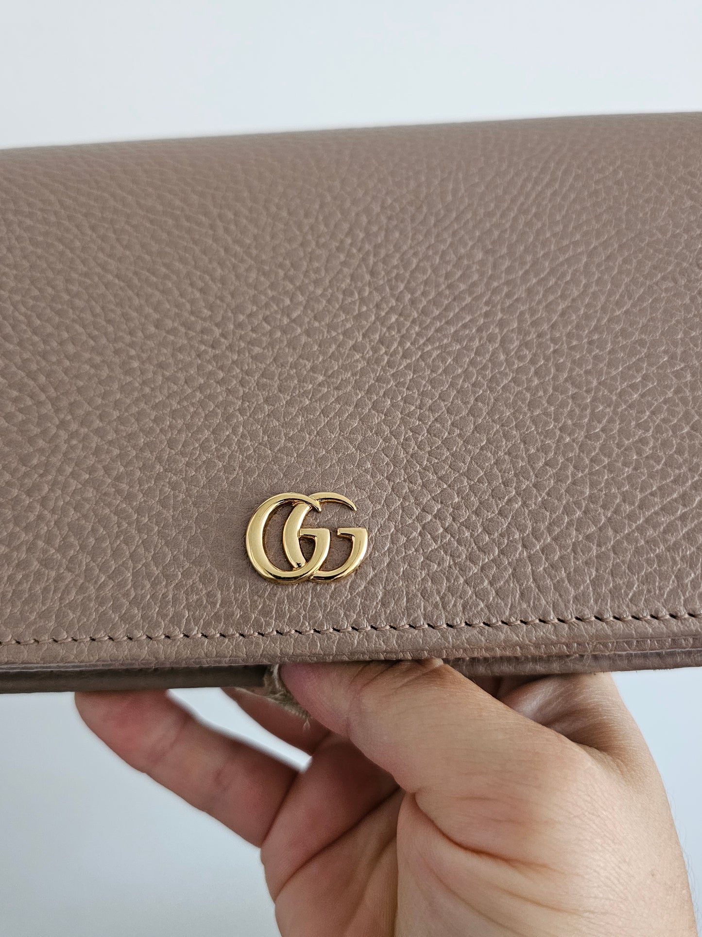 Gucci wallet on chain - Nude.
