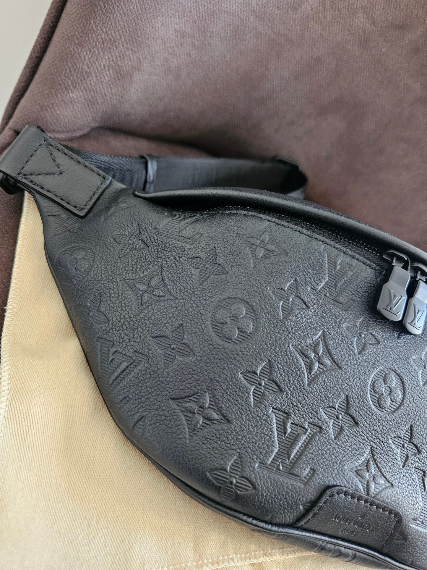 M46036 - Louis Vuitton Bumbag - Discovery PM, Black monogram