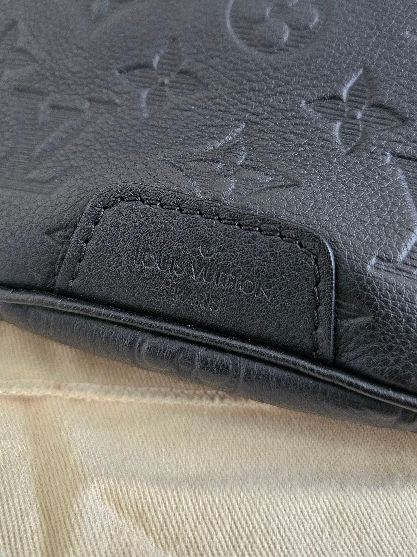 M46036 - Louis Vuitton Bumbag - Discovery PM, Black monogram