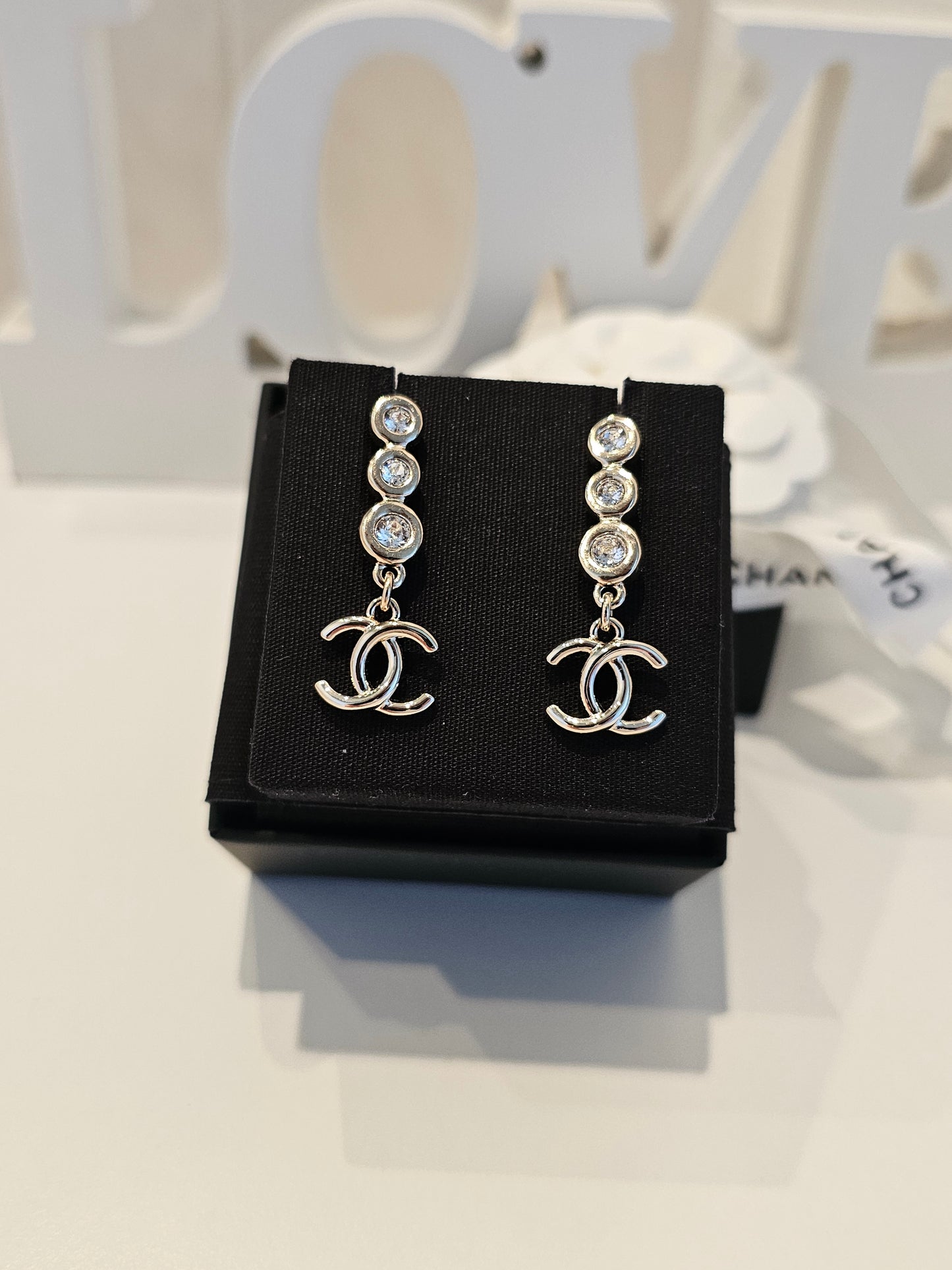 ABC188 Chanel øreringe - Golden pendants with Stones and CC.