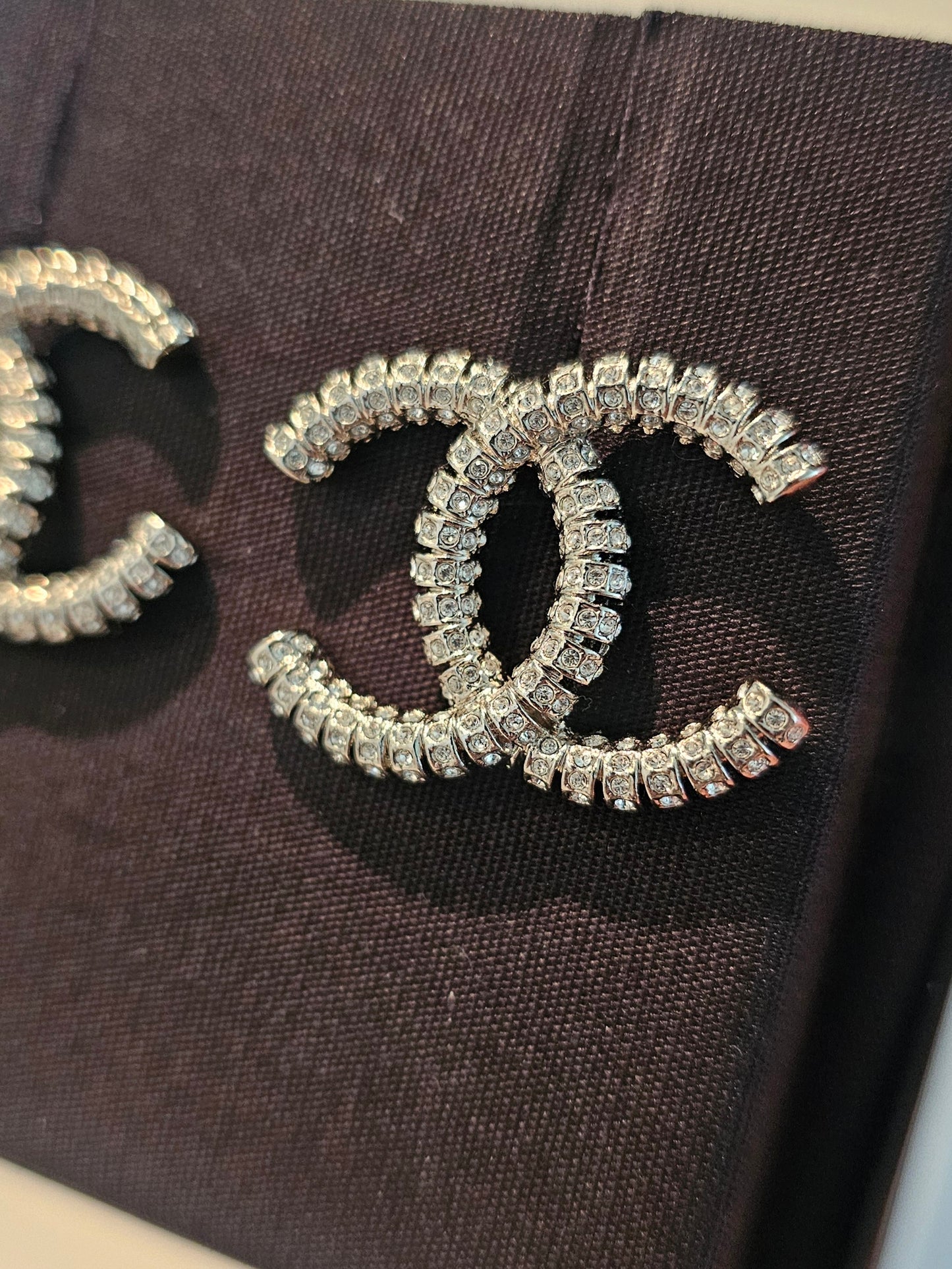 ABA538 Chanel øreringe - XL CC earrings silver with crystals.