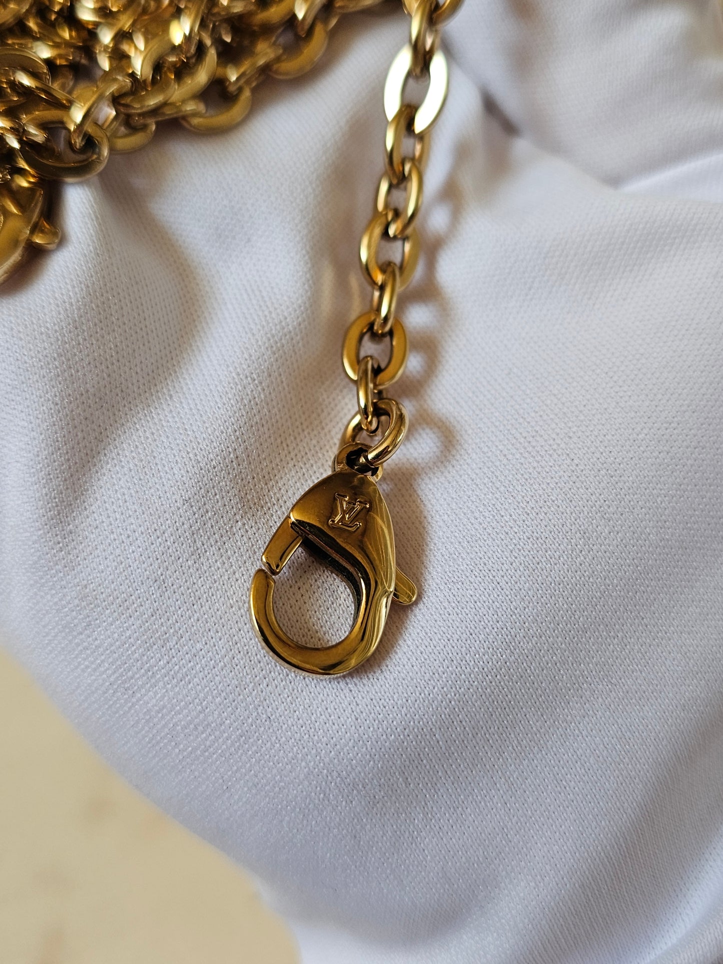 Louis Vuitton guldkæde fra Félicie pochette taske.