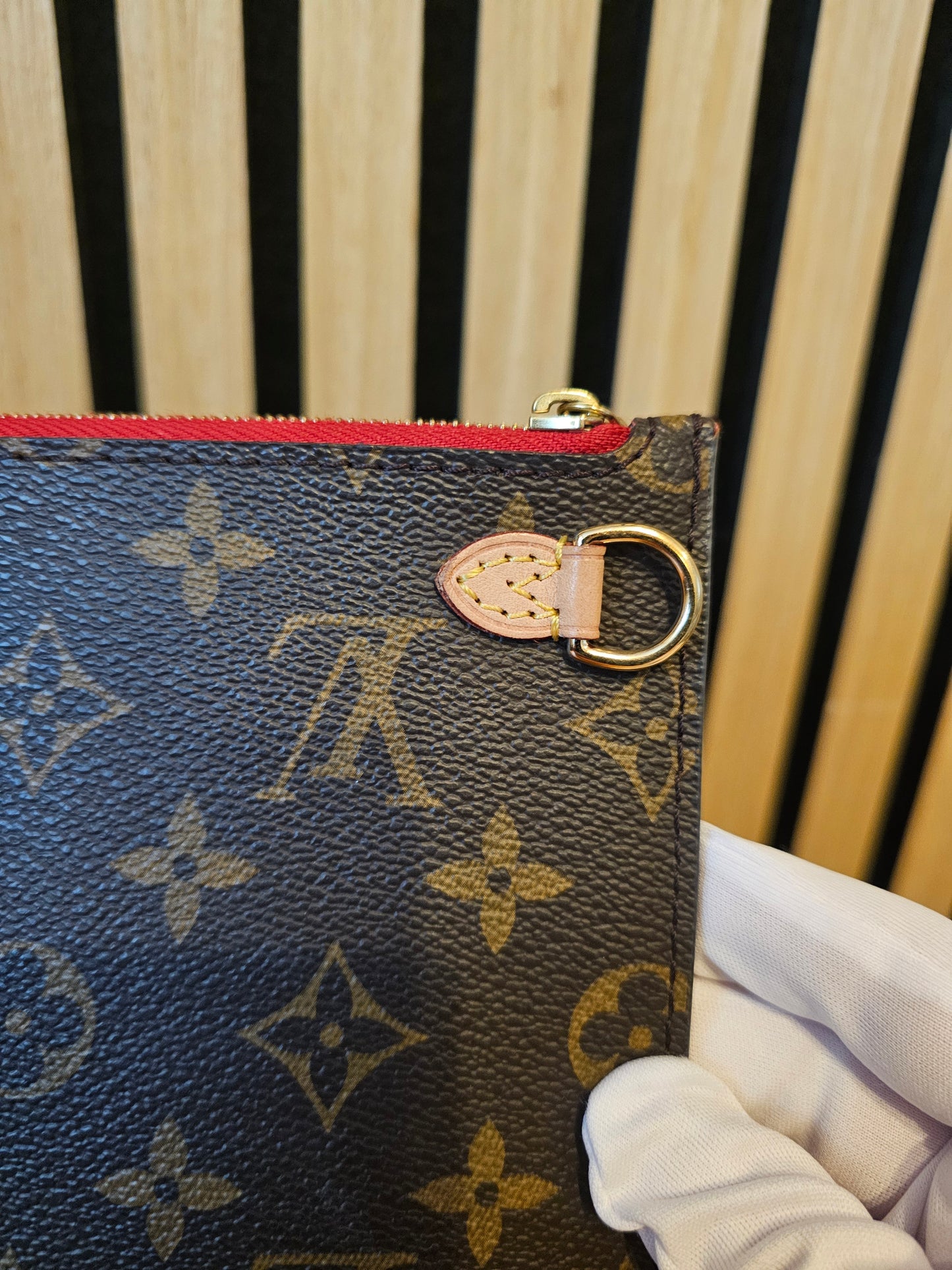 Louis Vuitton Clutch I Monogram - fra neverfull MM.