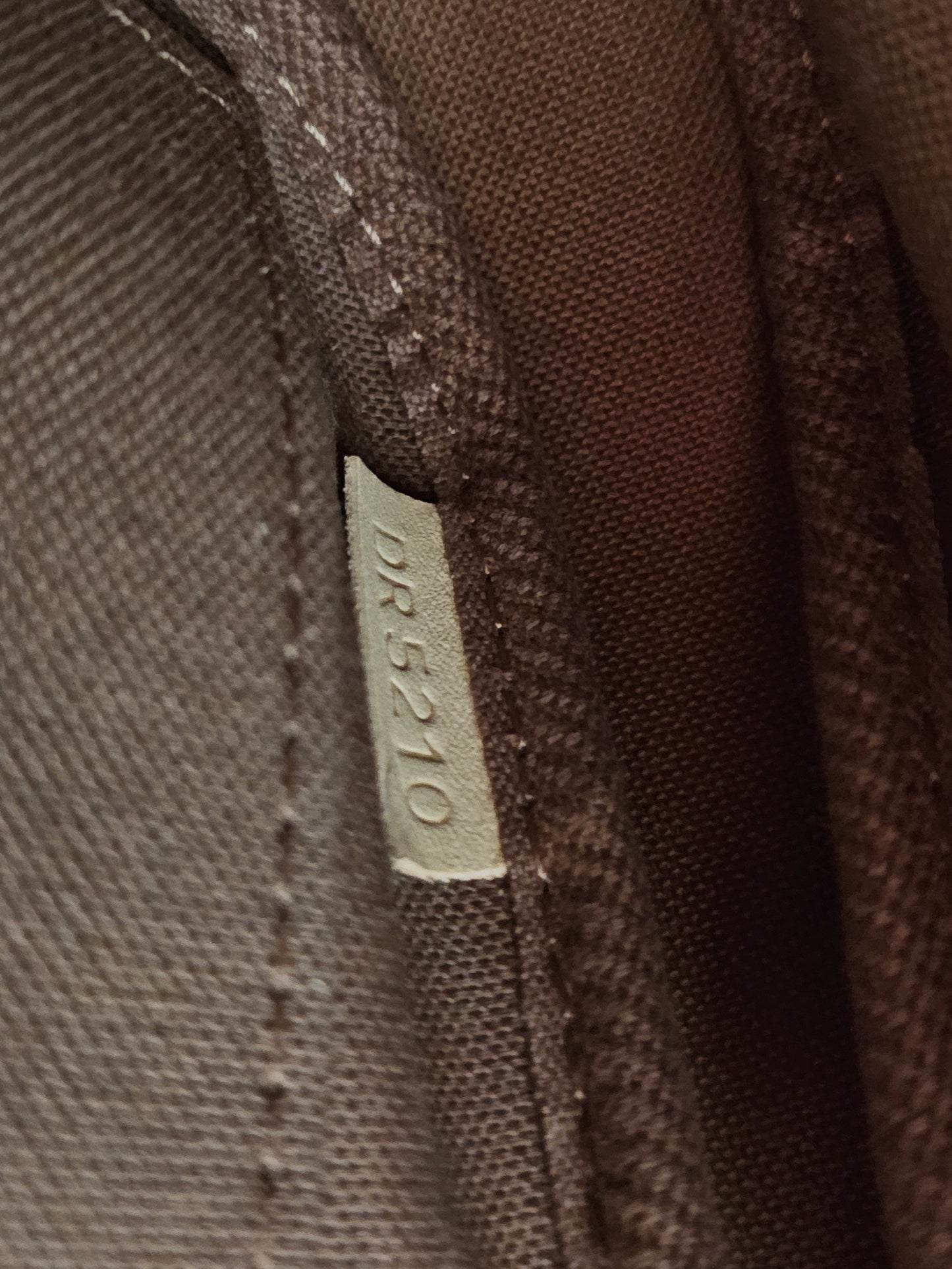 Louis vuitton large pochette accesories. Monogram kanvas.