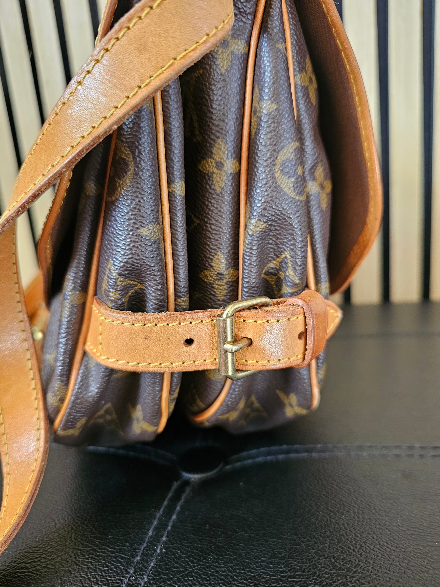 M42256 - Louis Vuitton - Saumur 30 monogram kanvas.