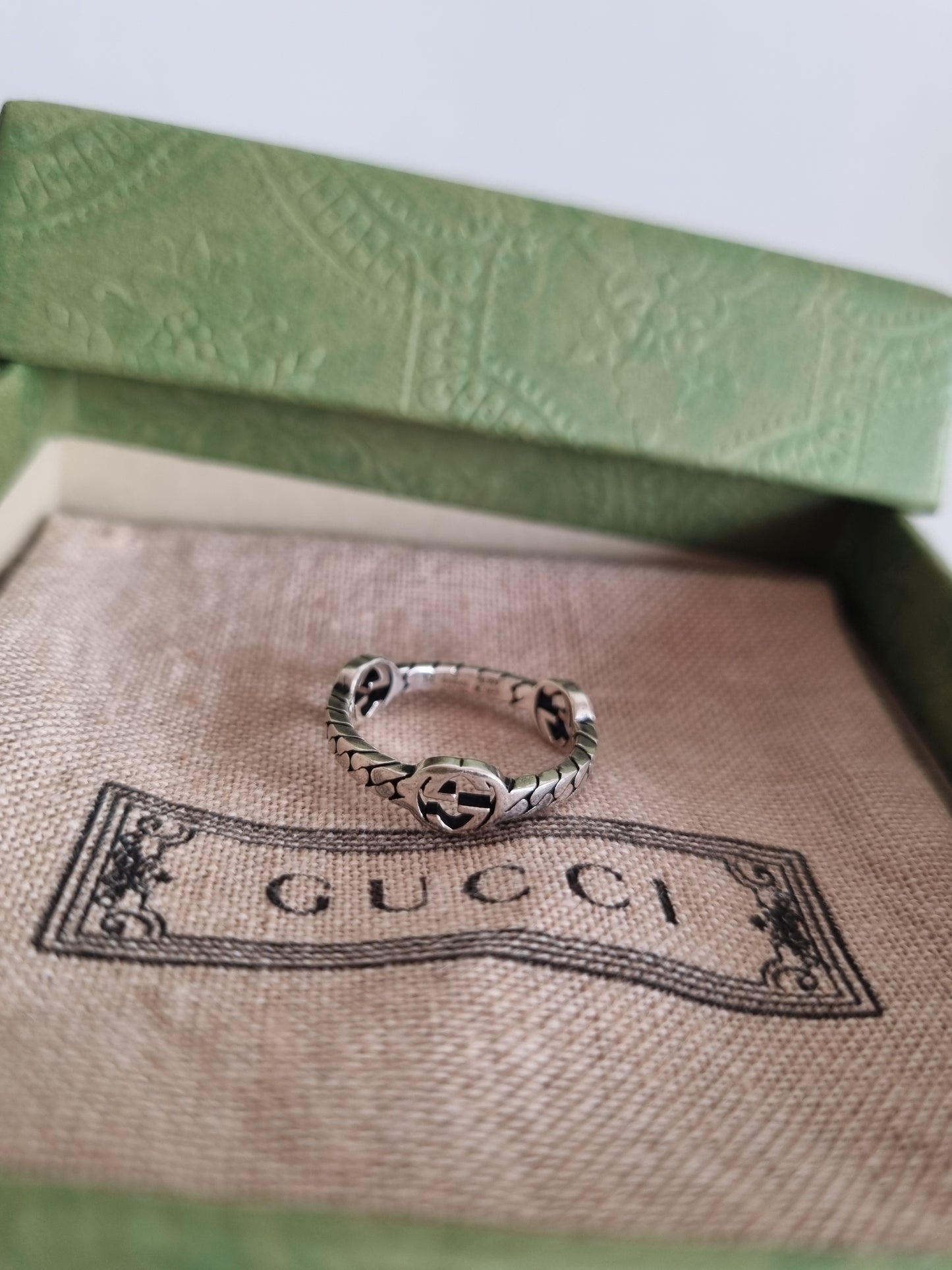 Gucci ring - Silver interlocking.