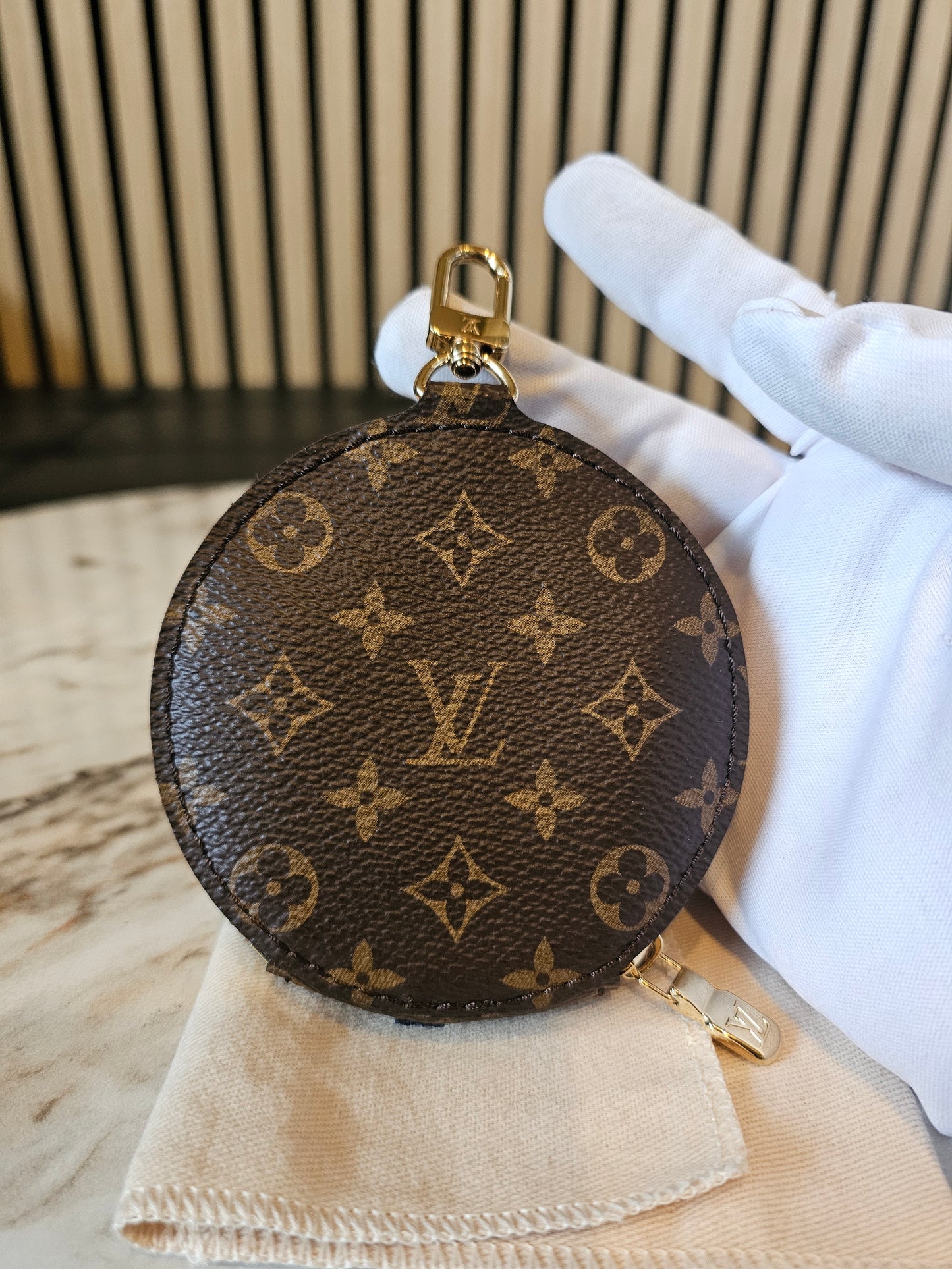 Louis vuitton rund møntpung i monogram kanvas.