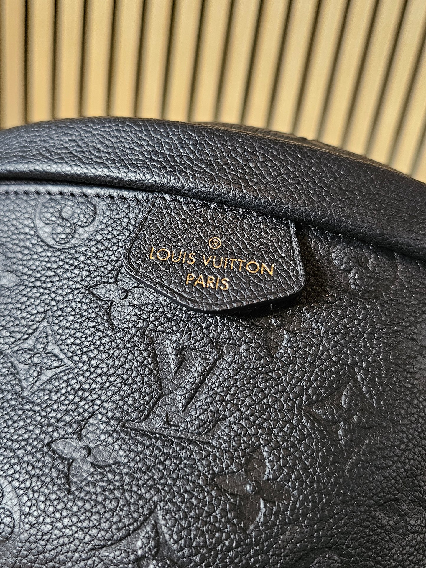 M44812 - Louis Vuitton Bumbag, black MNG emp. Leather.