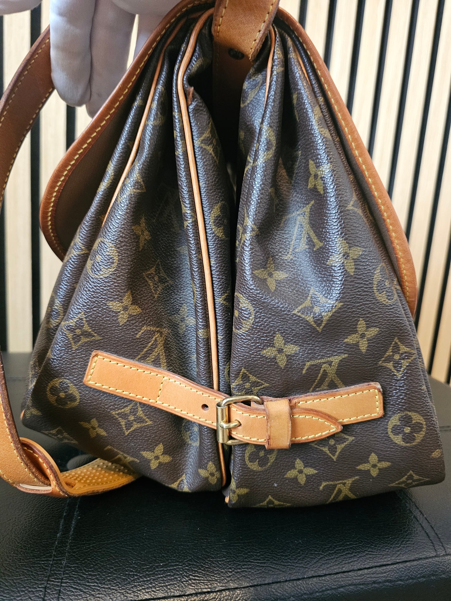 M42254 - Louis Vuitton bag, Saumur 35, MNG. Kanvas.