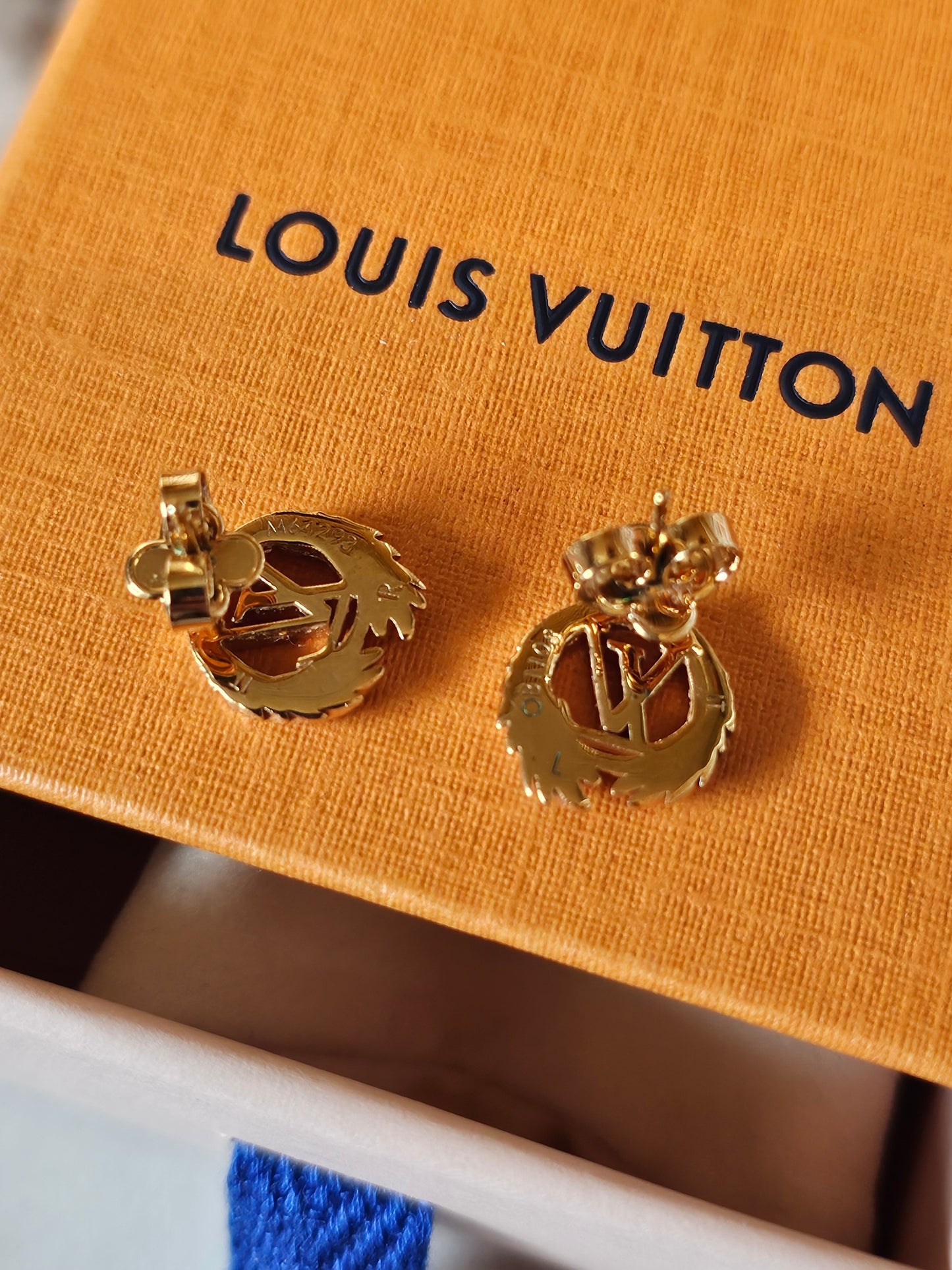 M64293 - Louis vuitton, LV angel golden earrings.