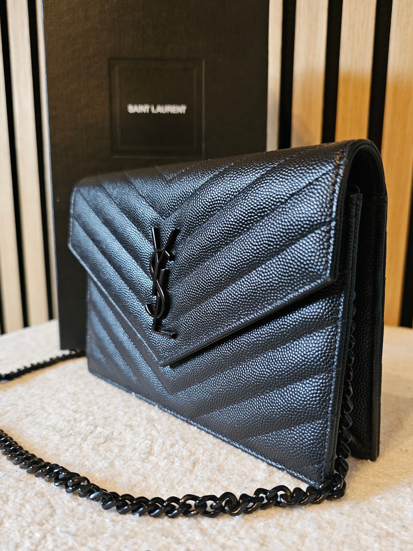 YSL - Saint Laurent Envelope chain wallet - Black.