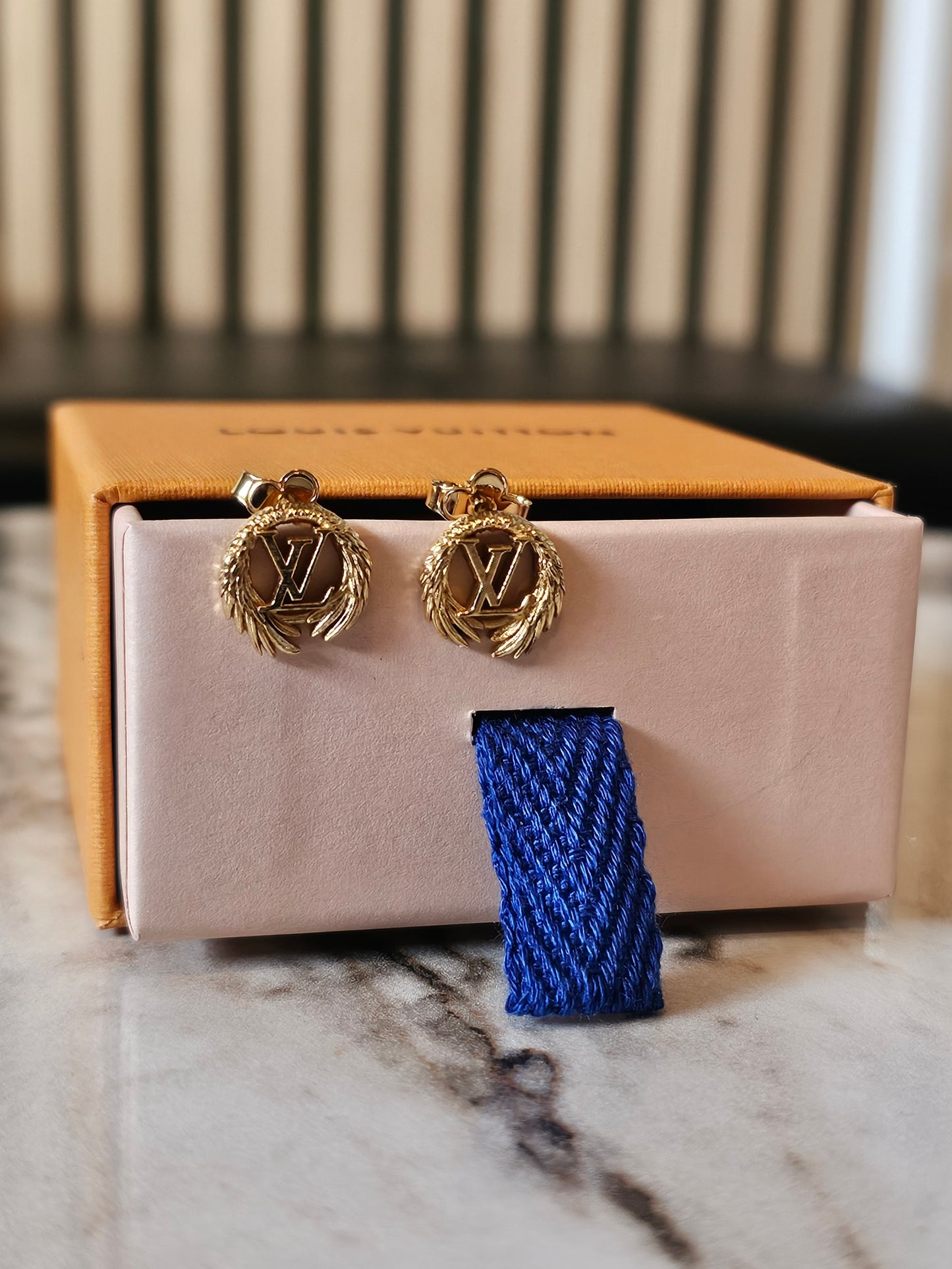 M64293 - Louis vuitton, LV angel golden earrings.