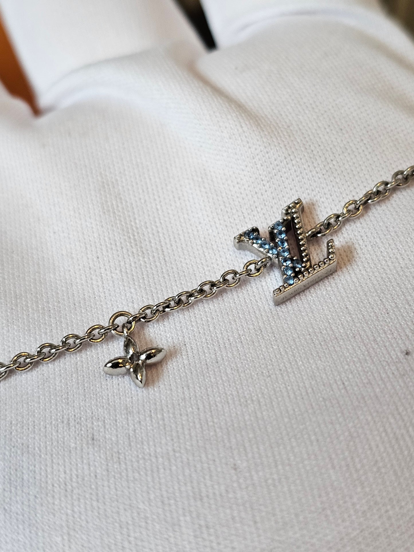 M0941A - Louis Vuitton, LV iconic bracelet, silver with blue stones.