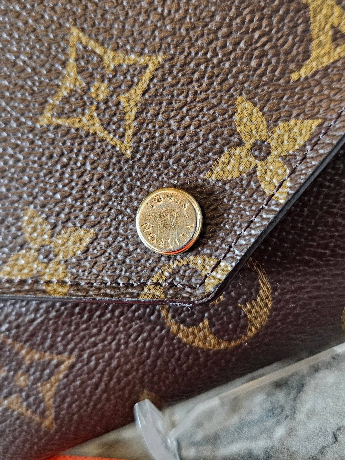 M62203 - Louis Vuitton, Jeanne wallet in MNG. Kanvas.
