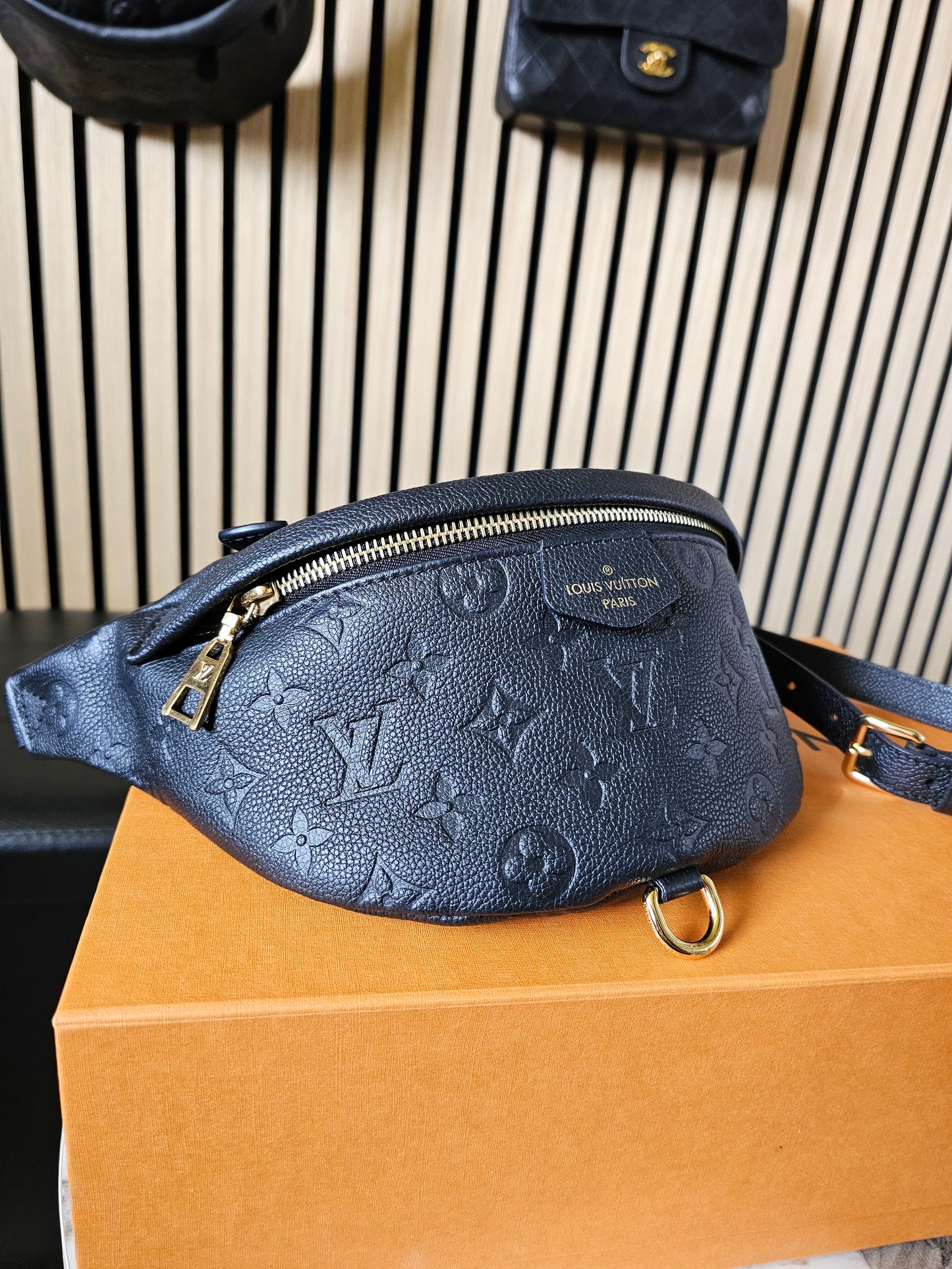 M44812 Louis Vuitton bumbag, Black, MNG. Empreinte lether.