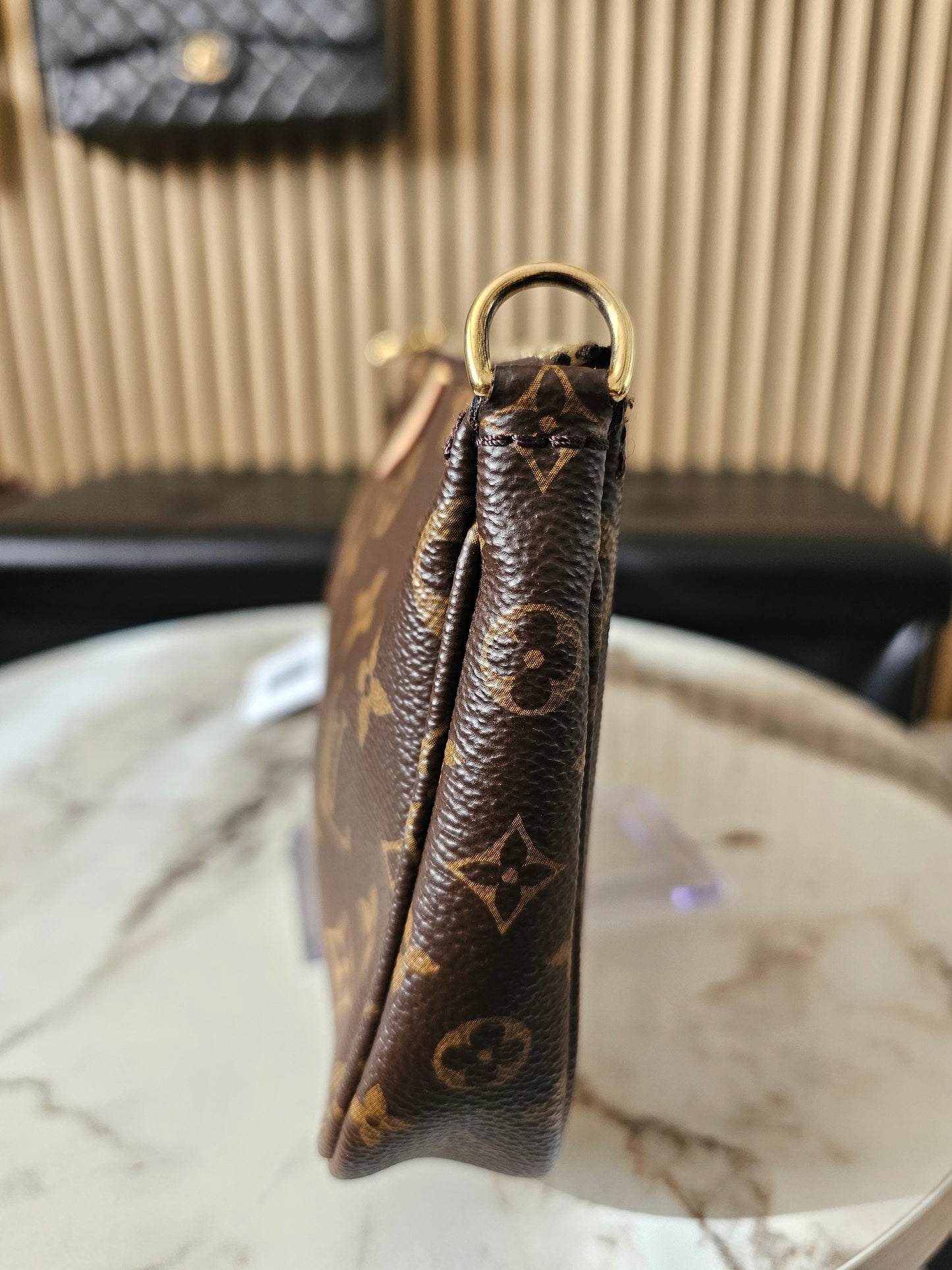 Louis vuitton large pochette accesories. Monogram kanvas.