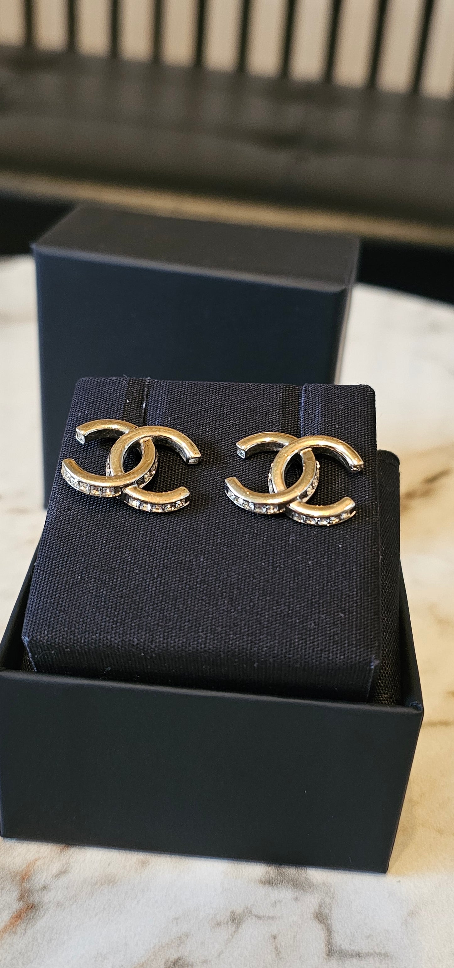 ABB798 - Chanel golden earrings with stones