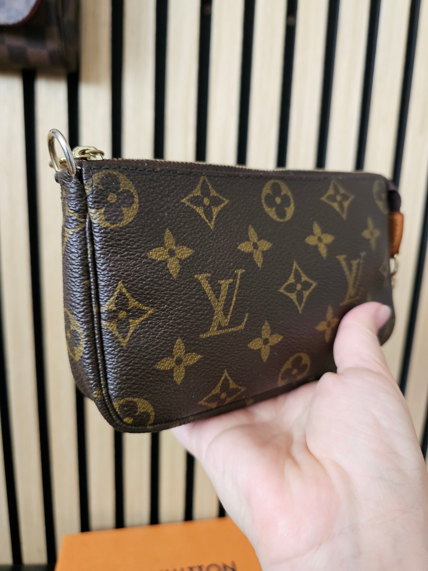 Louis Vuitton small pochette accesories, MNG. Kanvas
