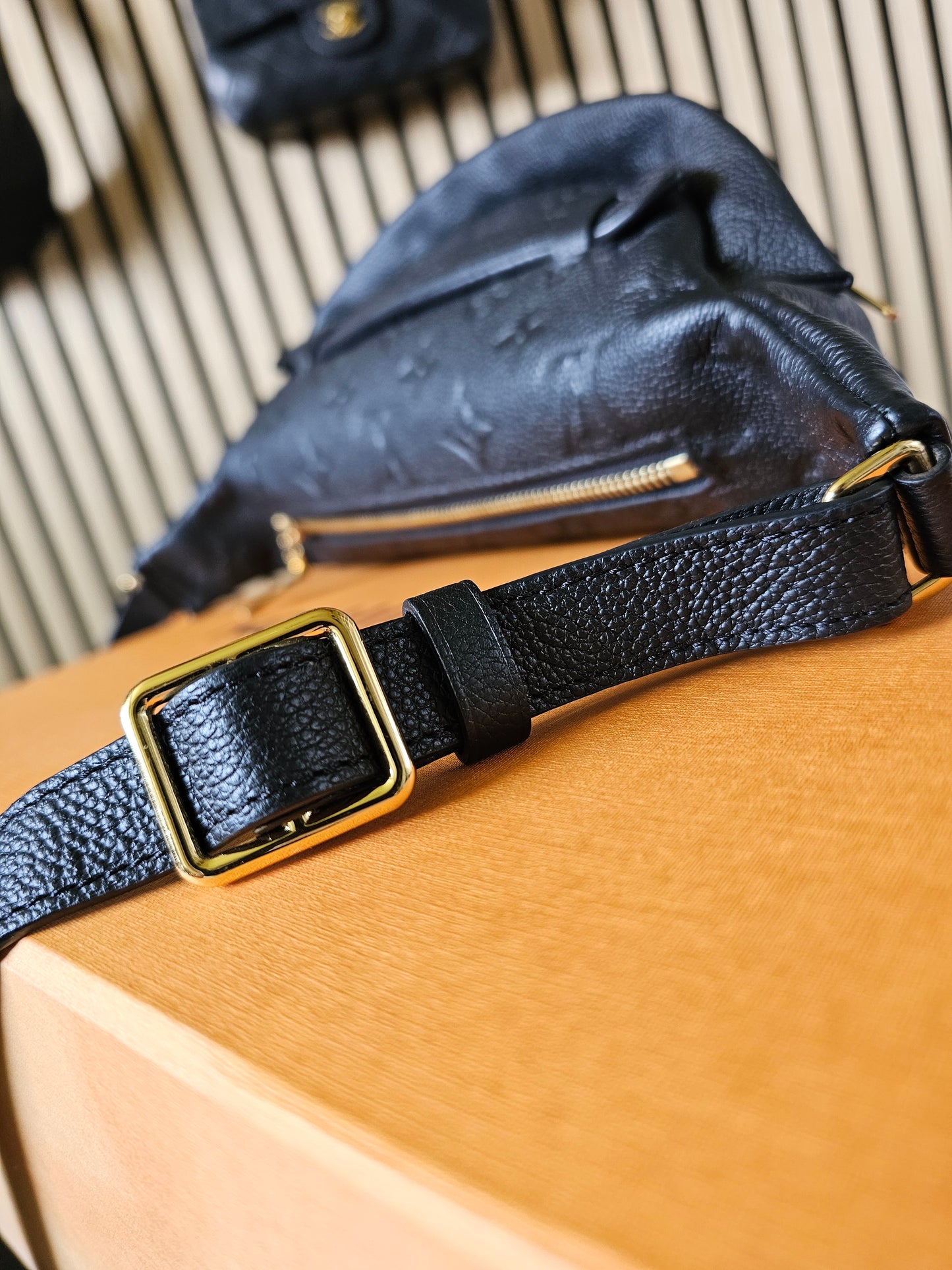 M44812 Louis Vuitton bumbag, Black, MNG. Empreinte lether.