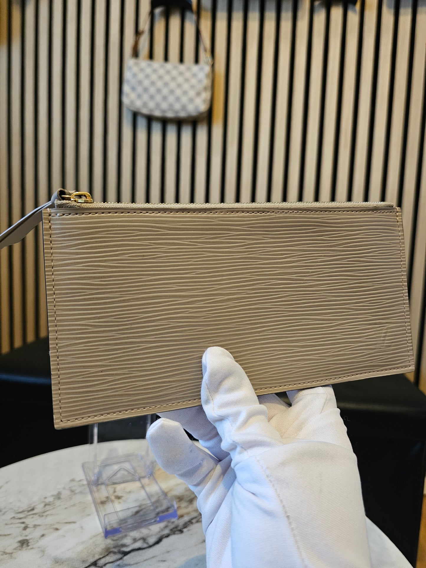 Luis Vuitton Pungsæt fra Felicie pochette. Beige epi leather.