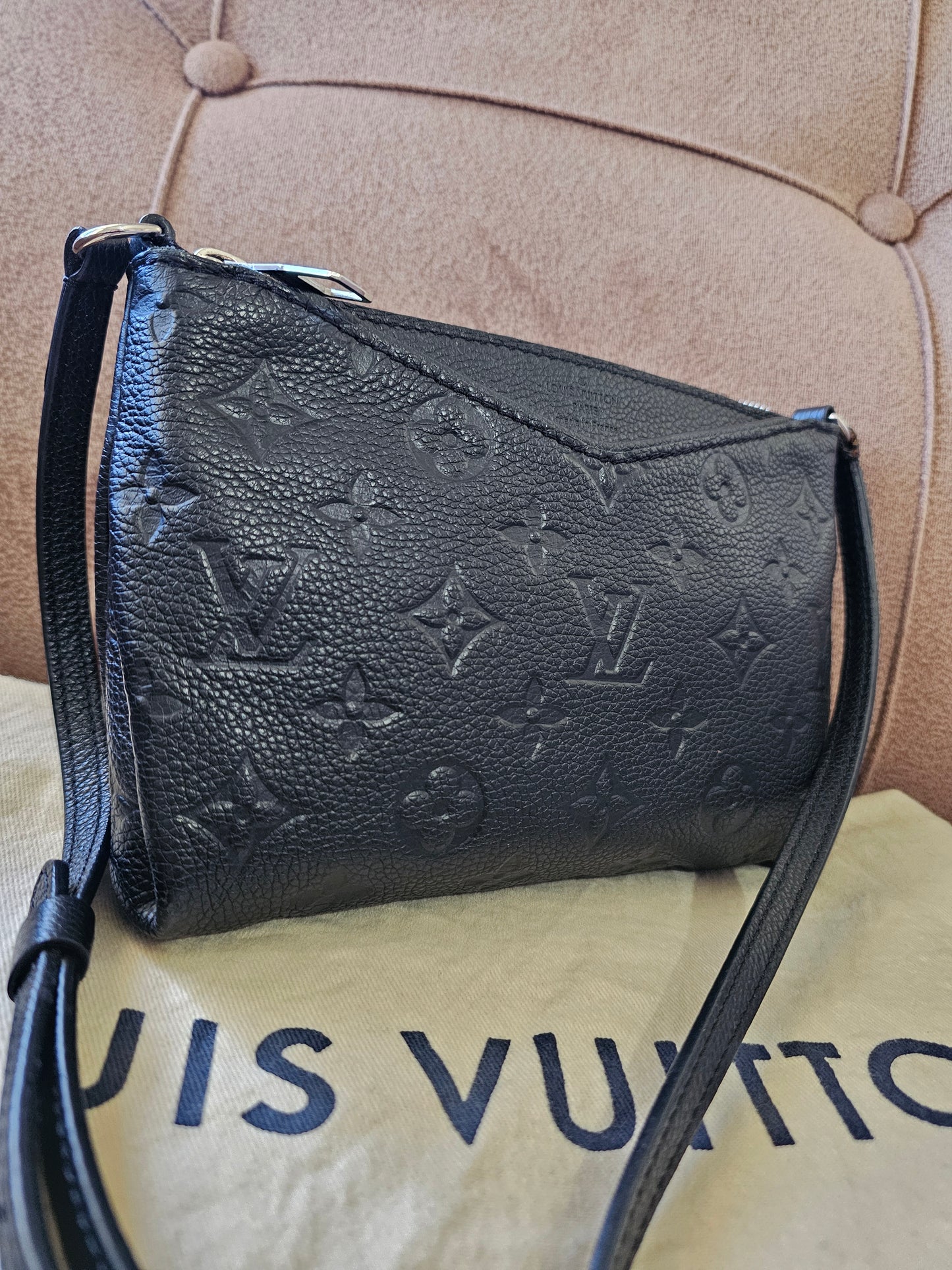 Louis Vuitton pallas bag in monogram empreinthe leather.