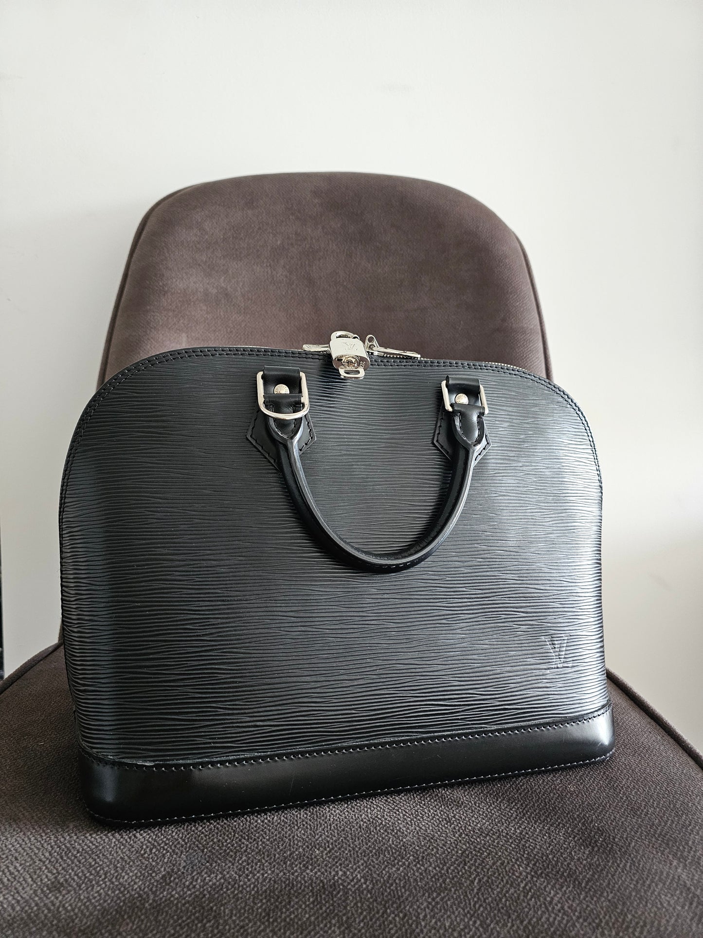 Louis Vuitton Alma PM, Black epi leather, SHW.