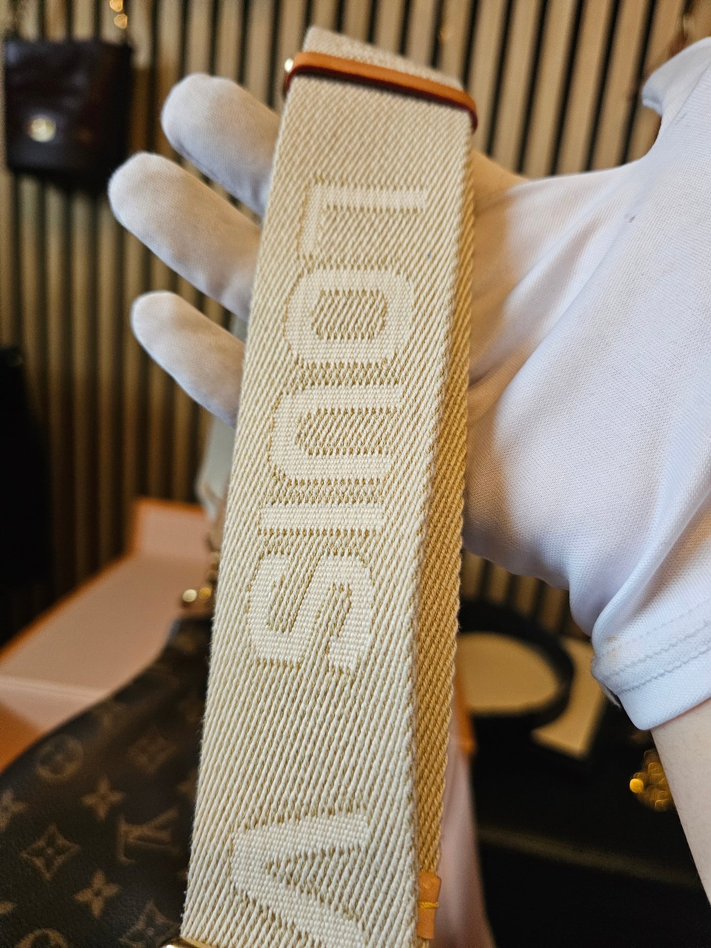 M46784 - Louis Vuitton bumbag, High Rise in Monogram kanvas.